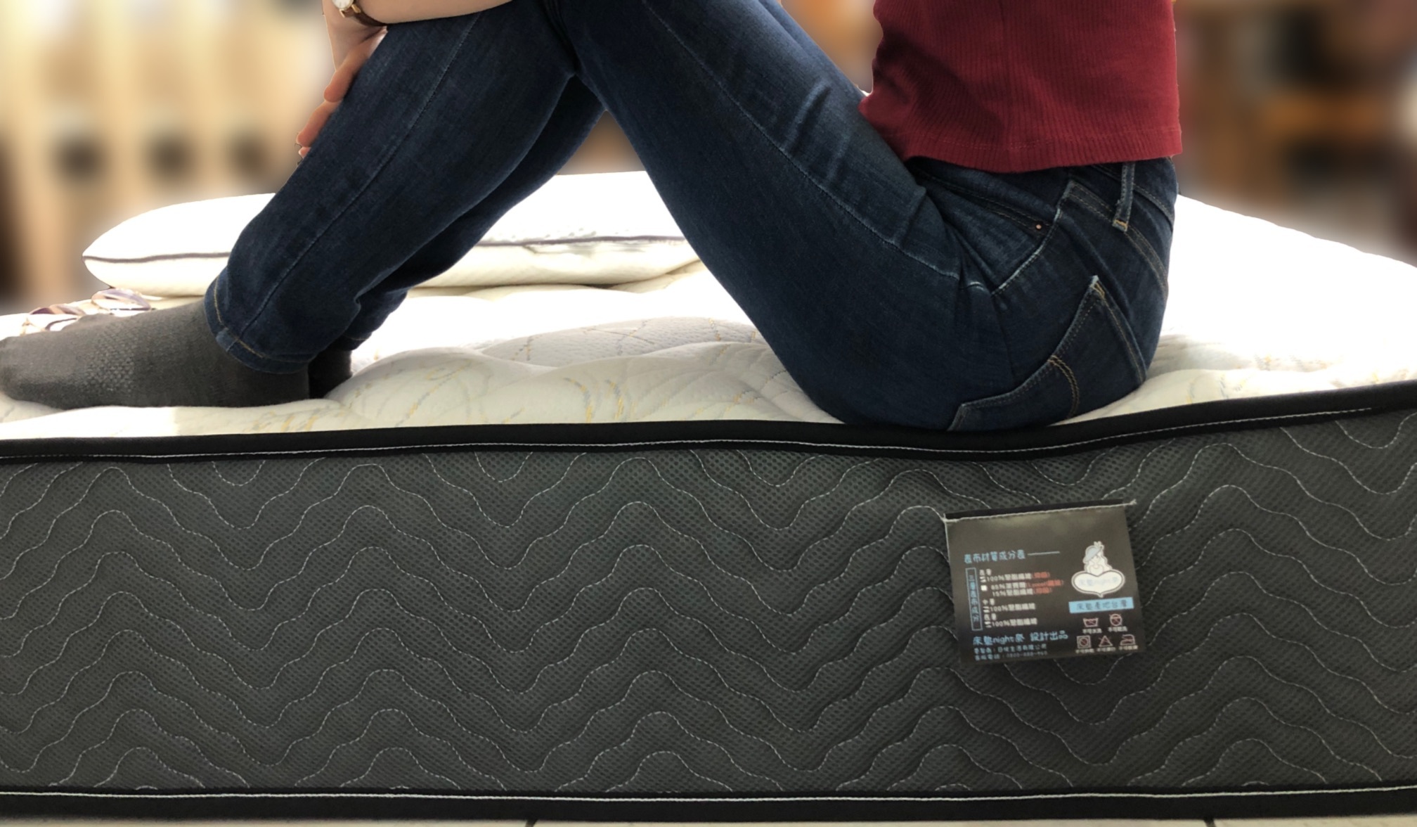 床墊奈奈獨立筒坐床沿特寫