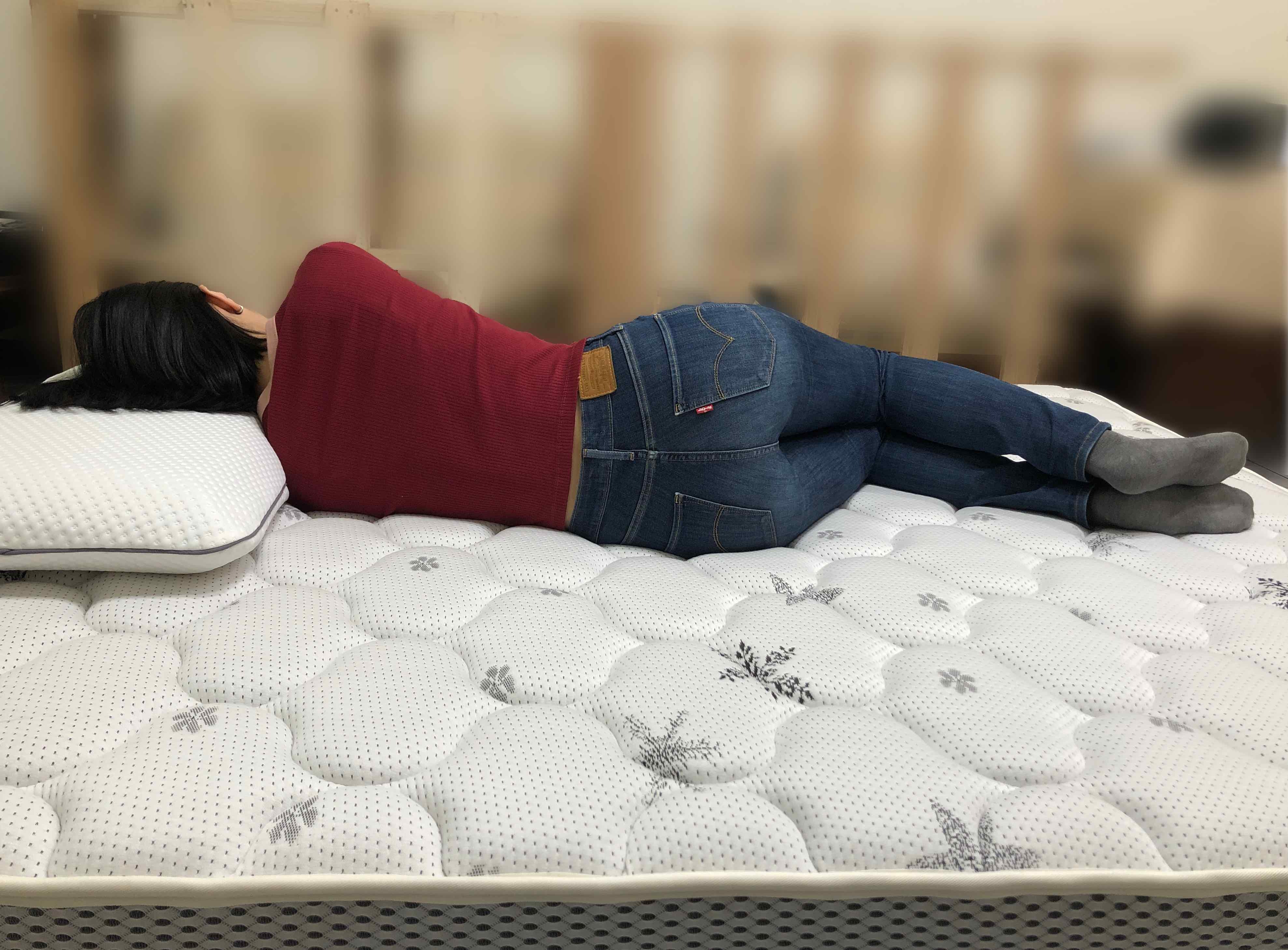 悅夢米蘭正面側躺圖片