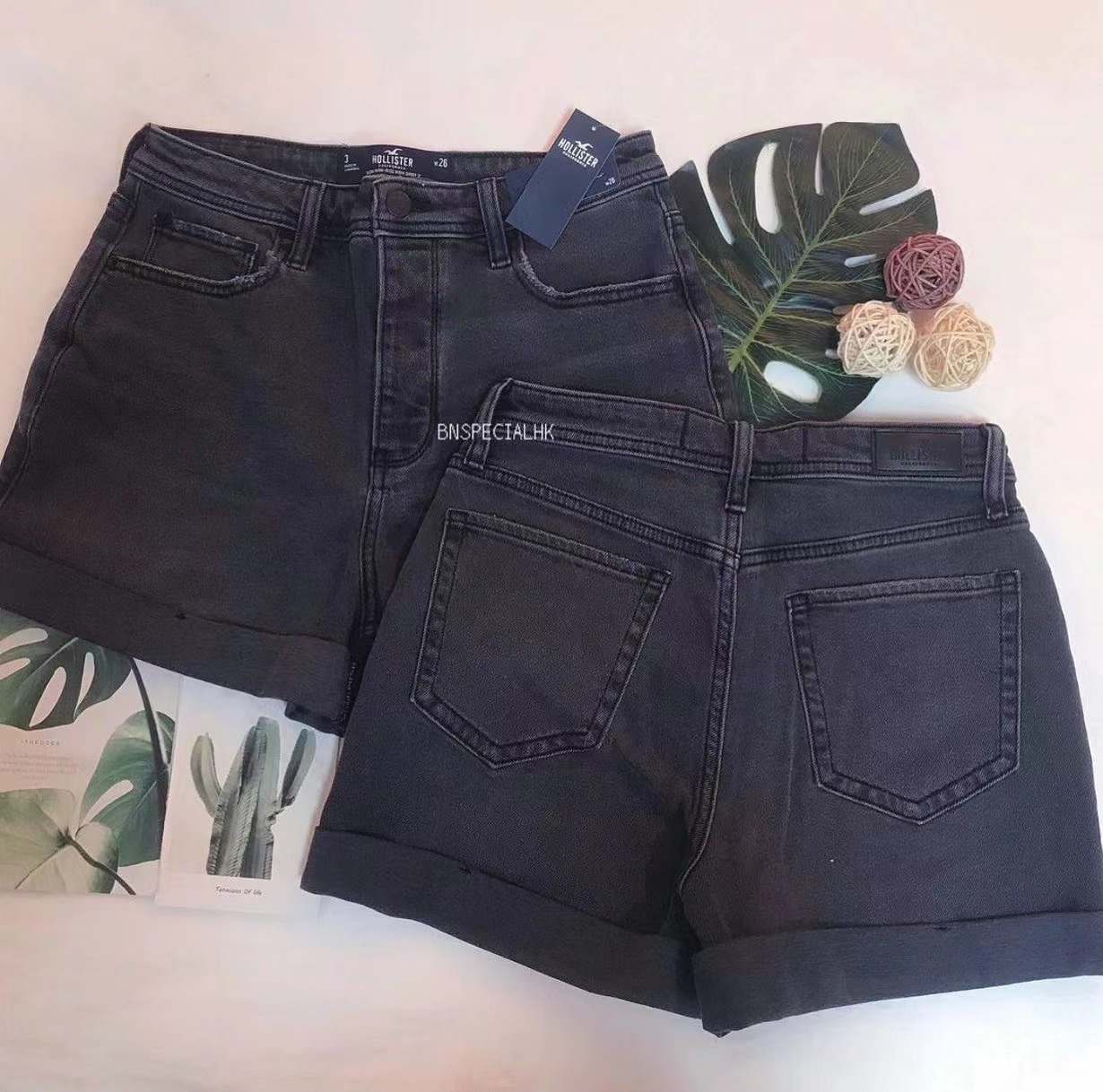 HOLLISTER ROLLED HEM DENIM MOM SHORTS