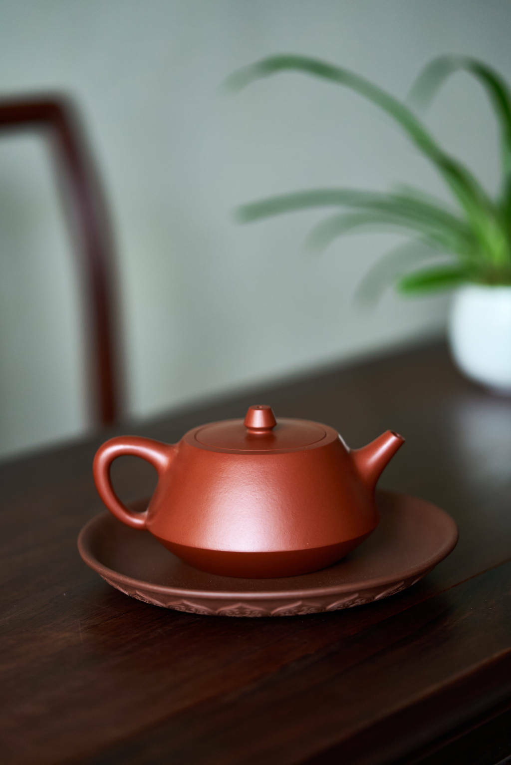 【婉悅】-- 設計上構思巧妙。配以溫潤泥色，更是大方得體。