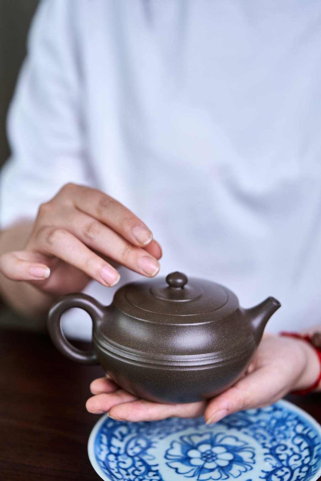 【古陶時光】-- 泥色清麗古樸，造型簡約大方。