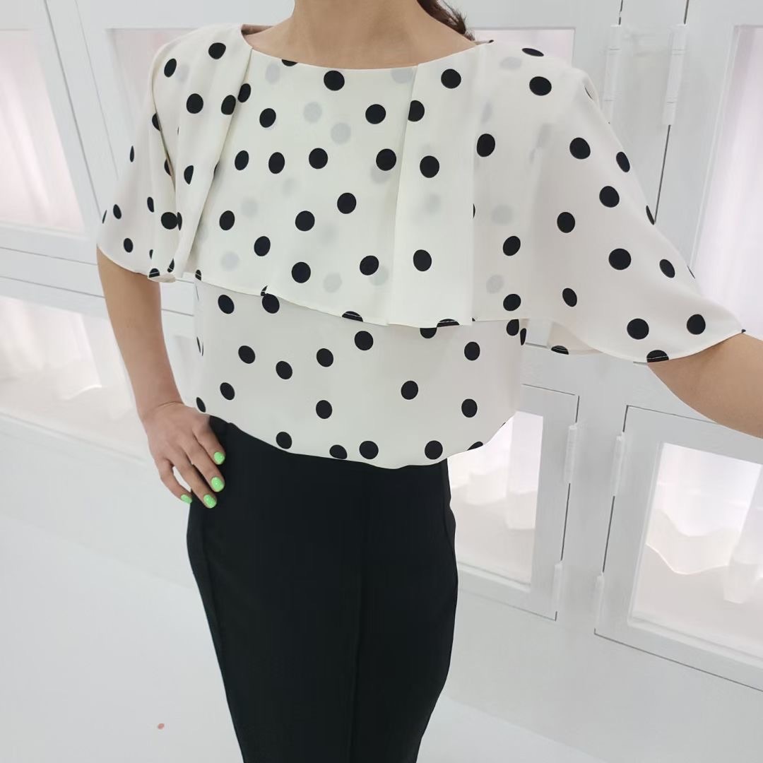 點點設計款上衣