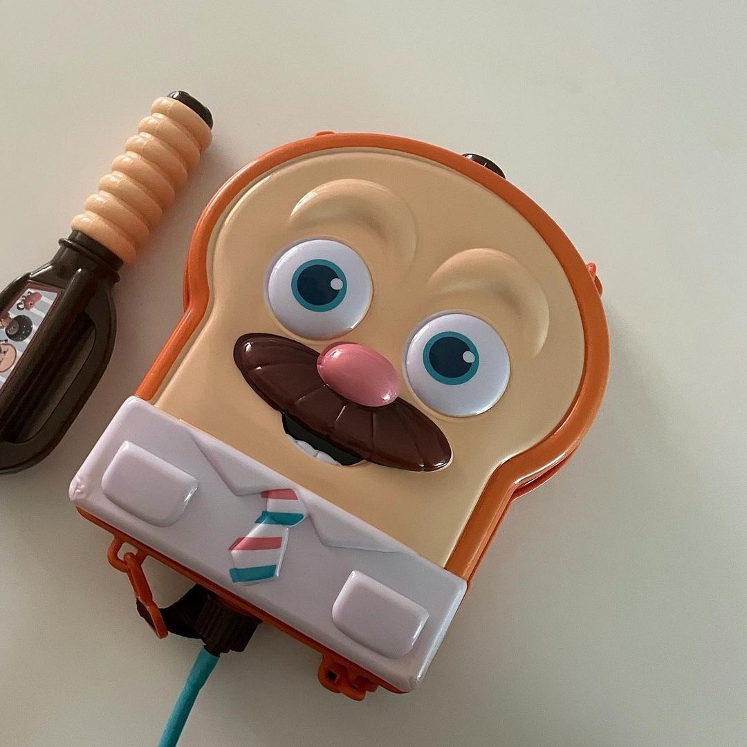 快來跟吐司先生一起玩水槍