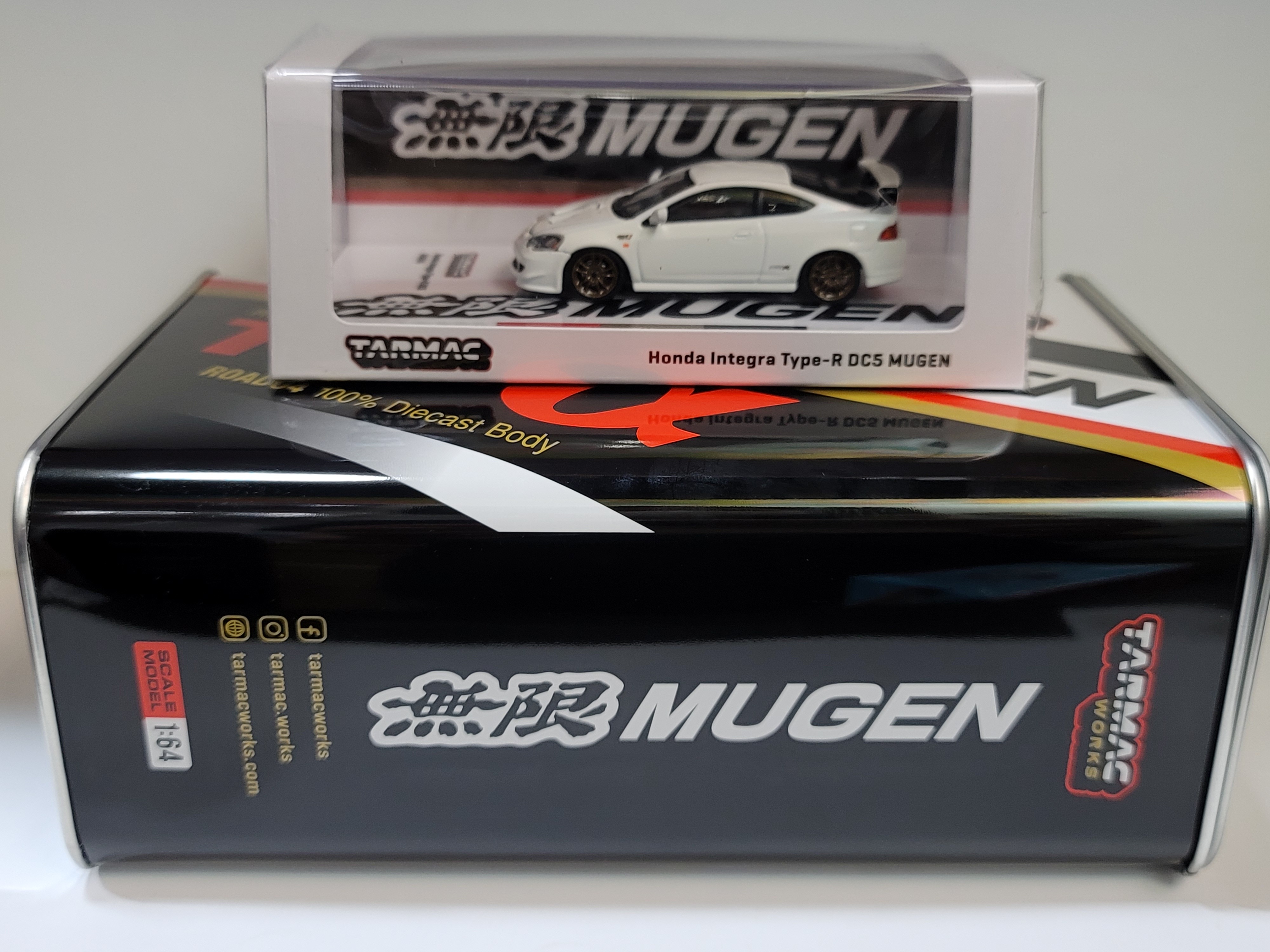 TARMAC Honda Integra Type-R DC5 無限 1/64 Tarmac Works 1/64 Honda Integra TYPE R DC5 MUGEN Silver - ROAD64
