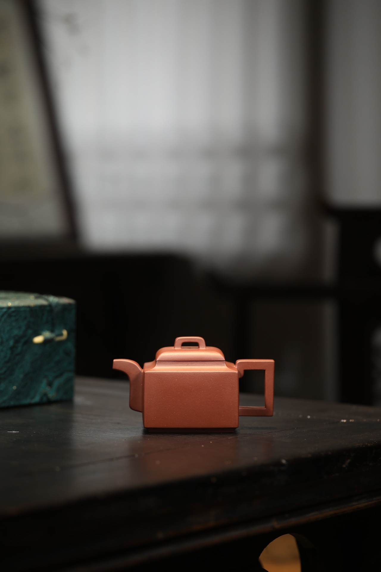 【亞明四方】--為方器中的經典款， 有著古樸典雅的造型