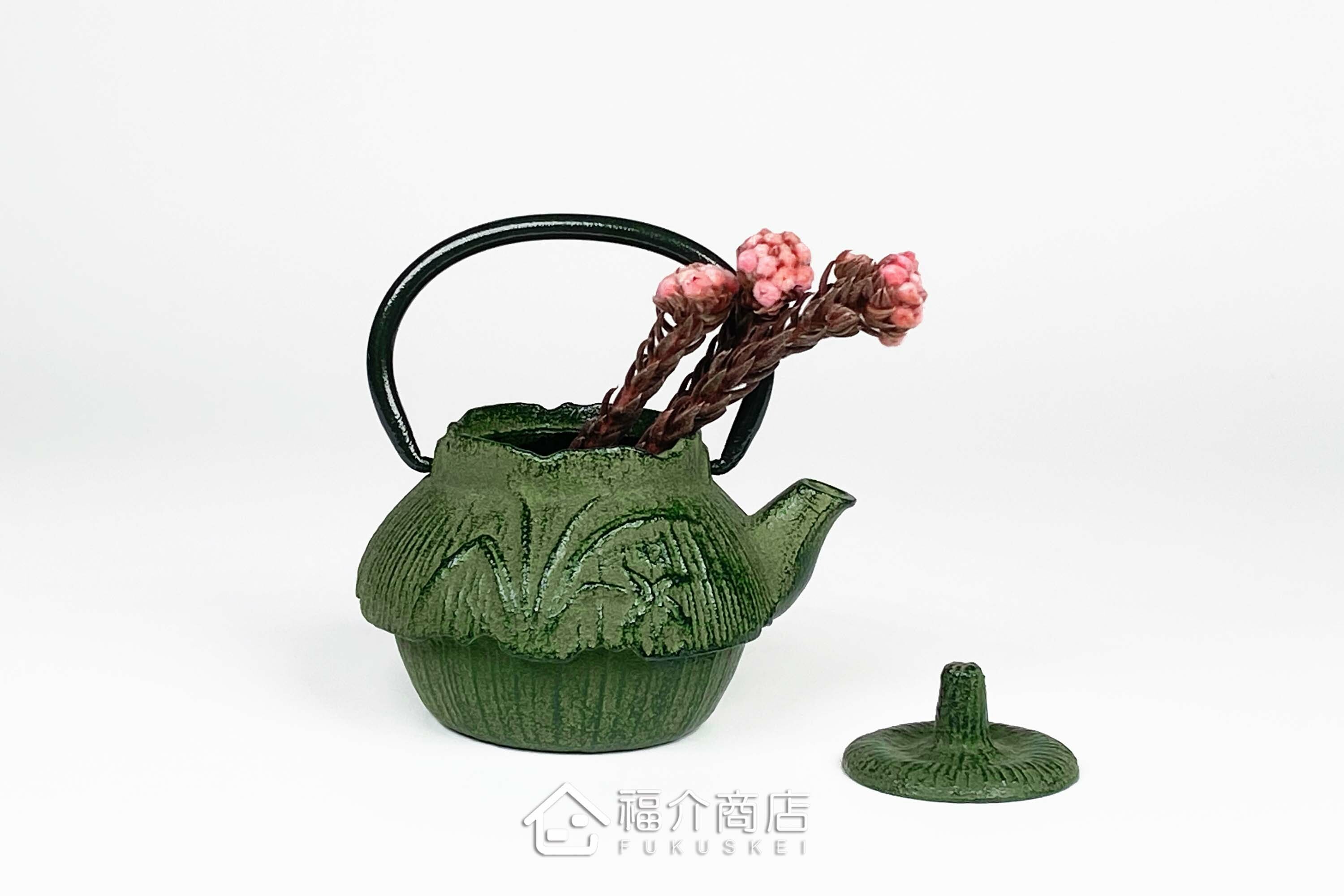 可以插花，當擺飾的南部鐵器小茶壺