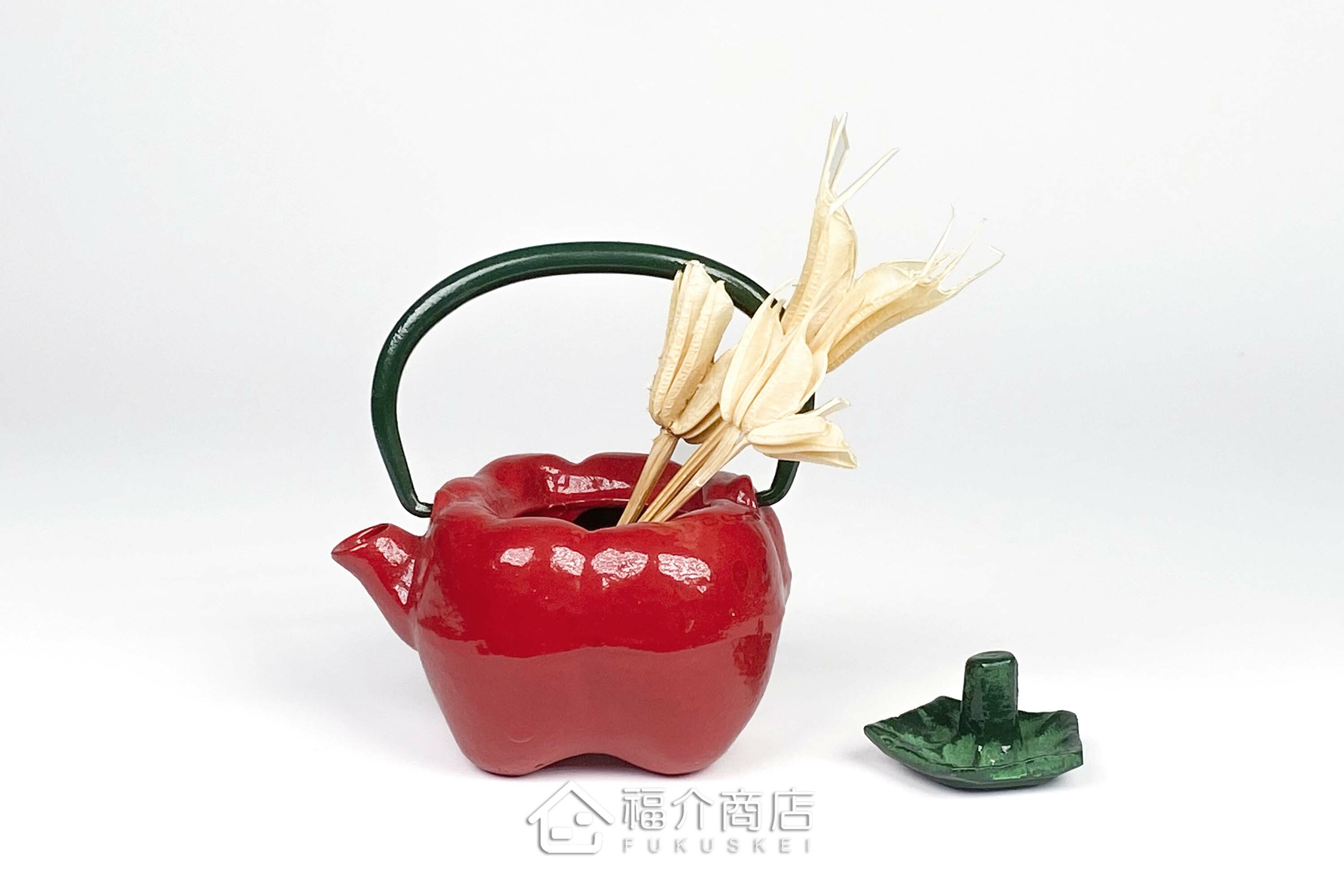 可以插花，當擺飾的南部鐵器小茶壺