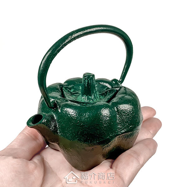 可以插花，當擺飾的南部鐵器小茶壺