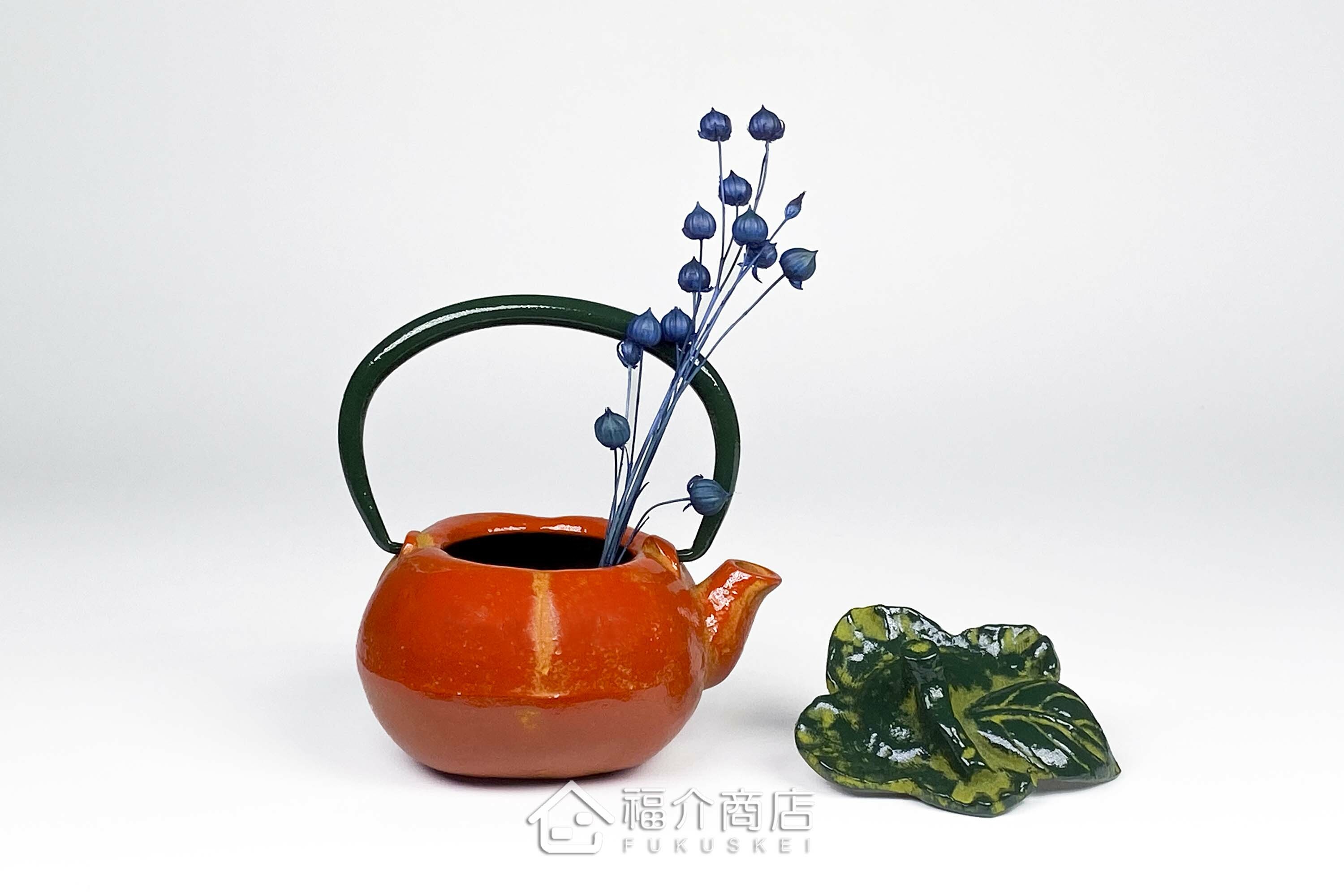 可以插花，當擺飾的南部鐵器小茶壺