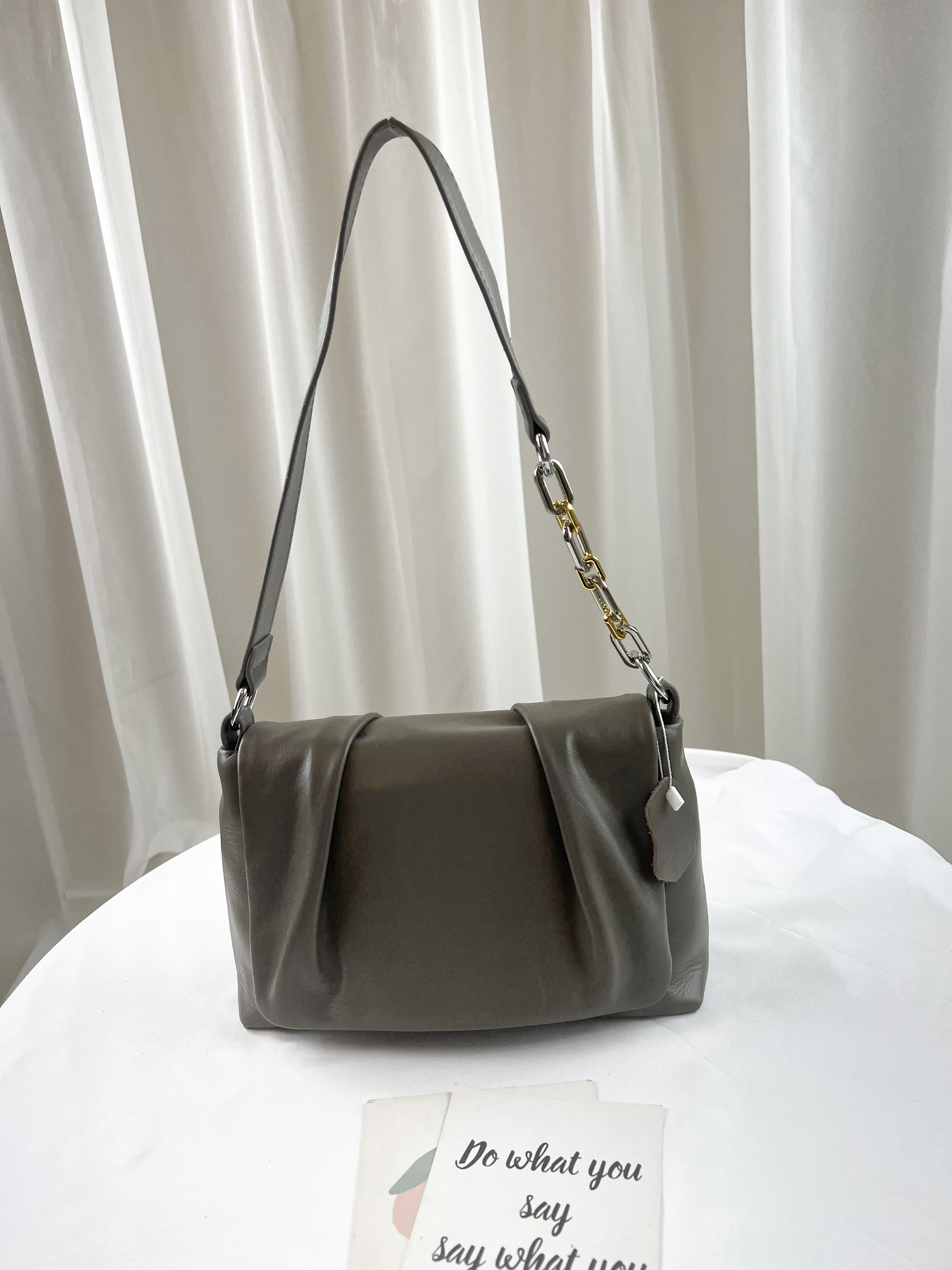 大象灰 真皮牛皮鏈帶側背包 #SM-8200