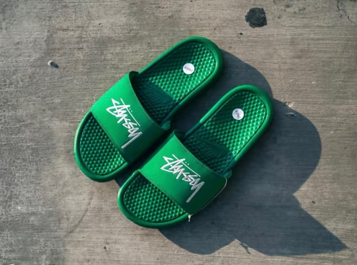 Stussy x Nike Benassi 限量聯名拖鞋 綠色