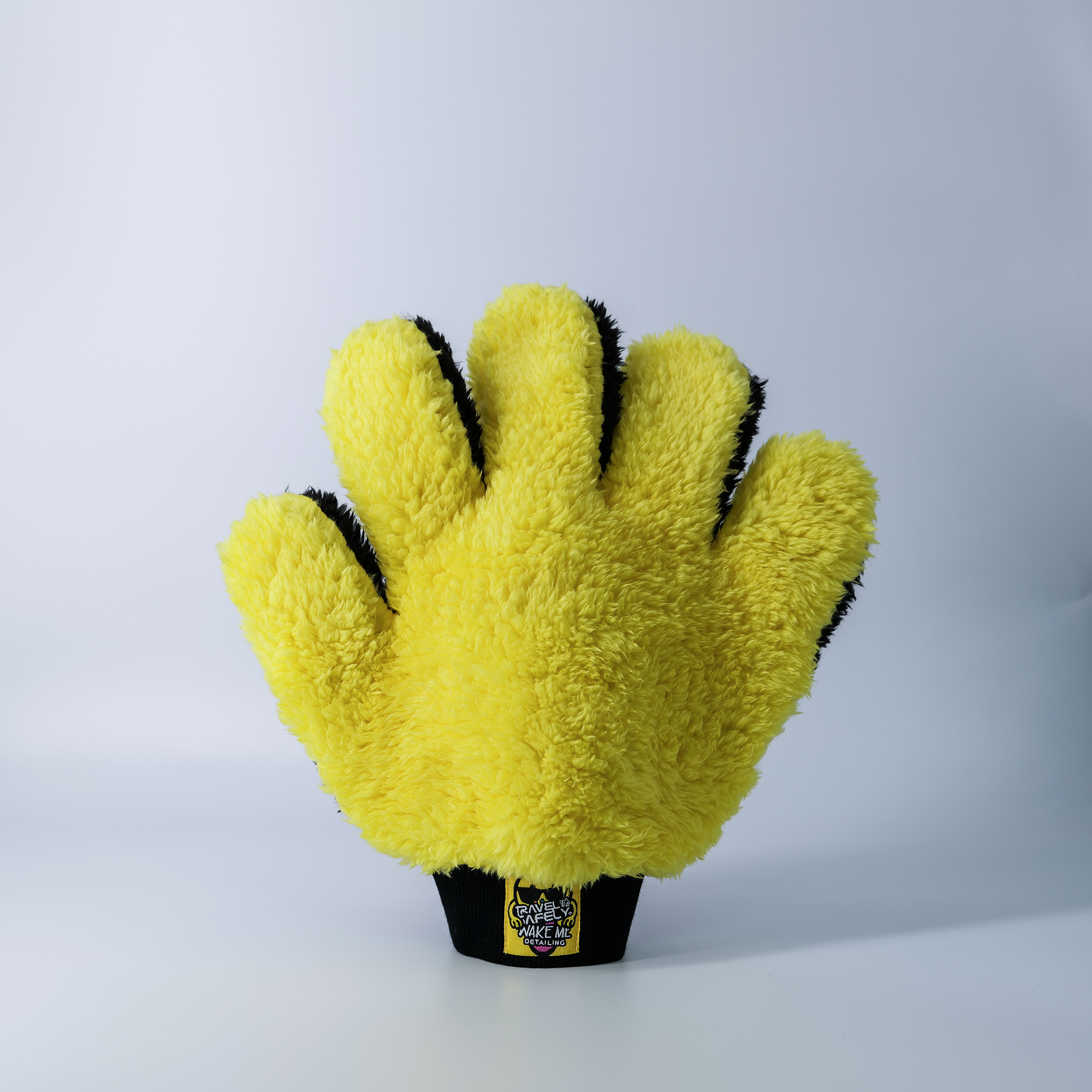 《出入平安 x 喚醒首度聯名》黑黃撞色｜國王手套