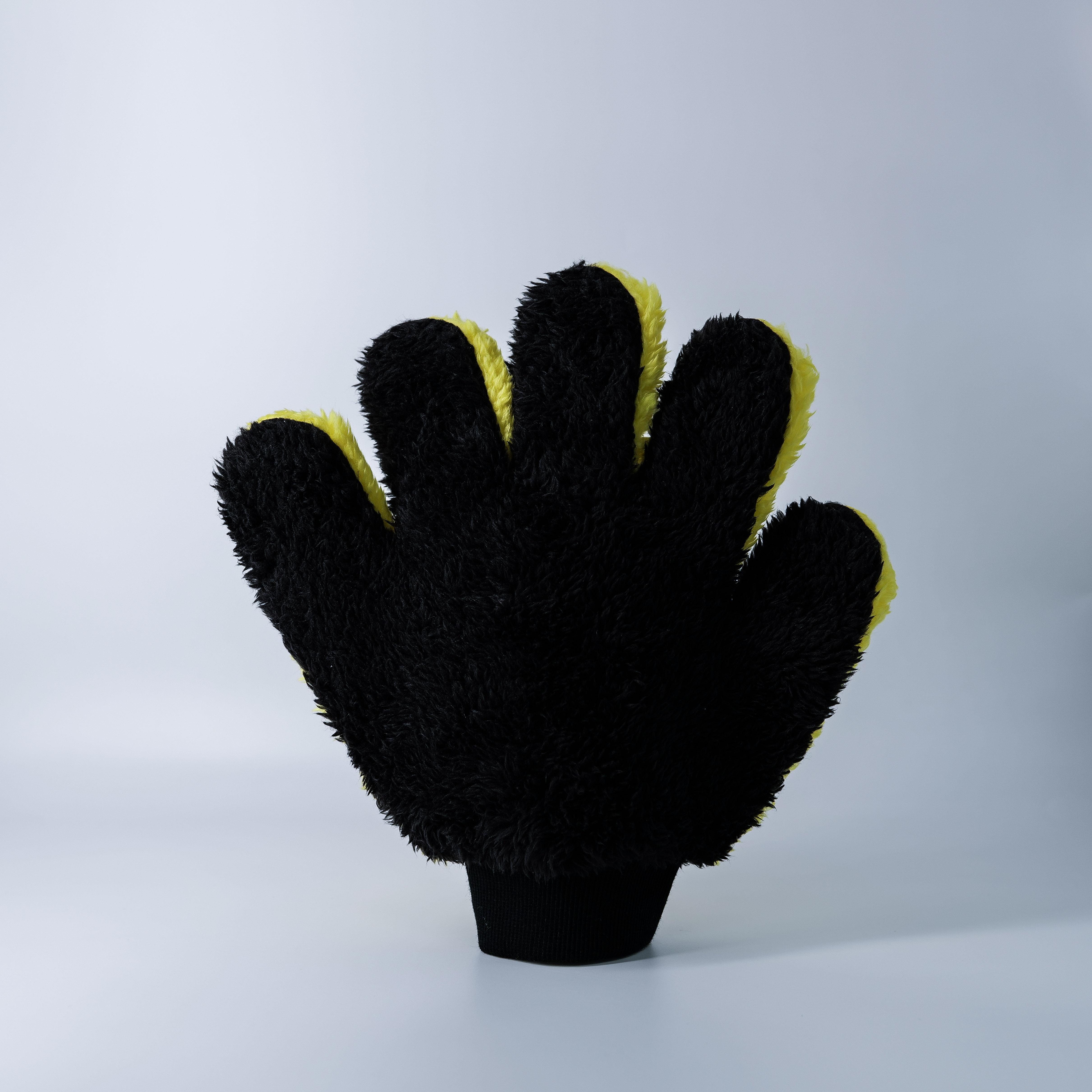 《出入平安 x 喚醒首度聯名》黑黃撞色｜國王手套