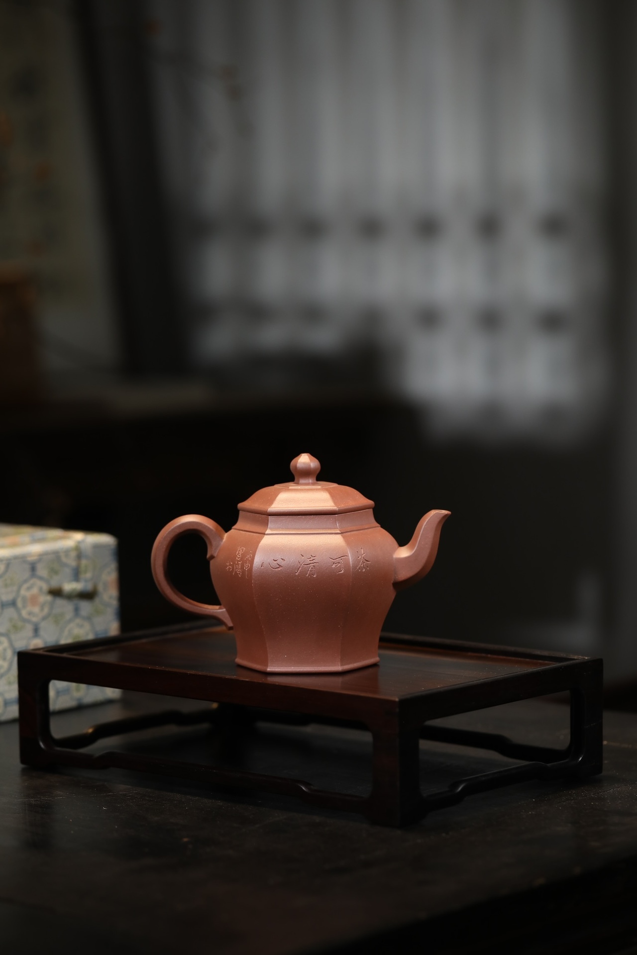 【古六方(茶可清心)】--秀雅細膩，六棱凸起，增加了全壺的剛勁沉穩之氣