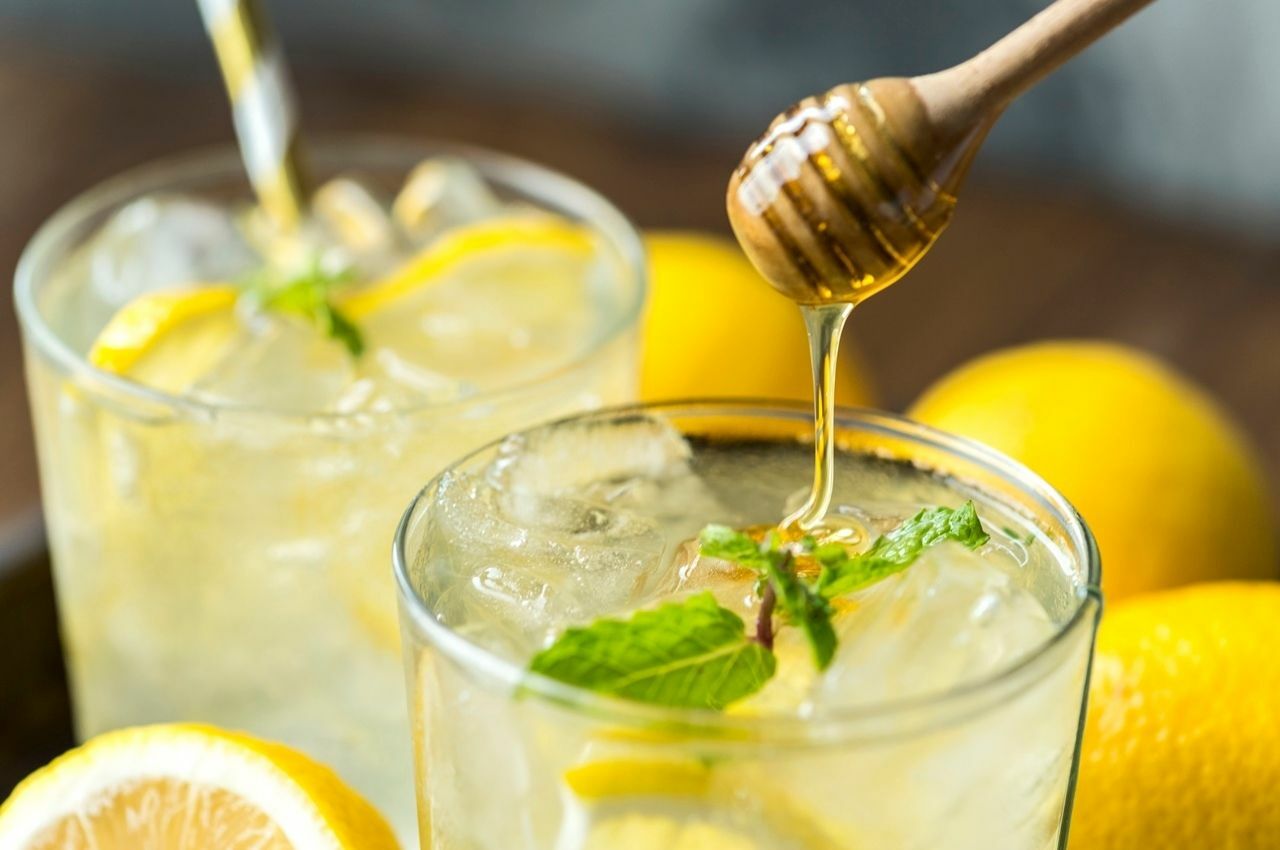 蜂蜜檸檬水簡單又好喝，適合愛美的懶女孩。