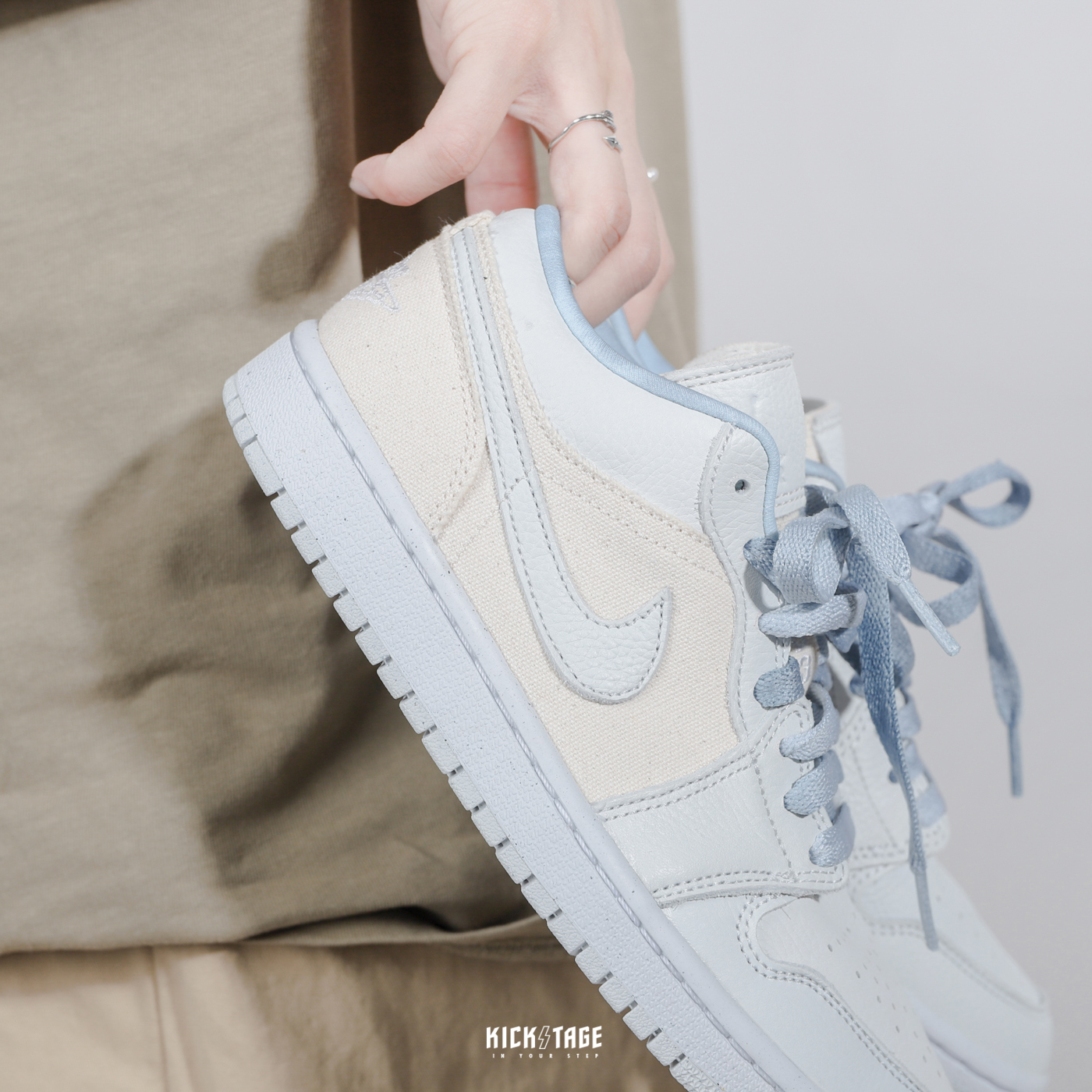 AIR JORDAN 1 LOW SE W CANVAS CREAM 奶油白灰女鞋【DQ4151-500】