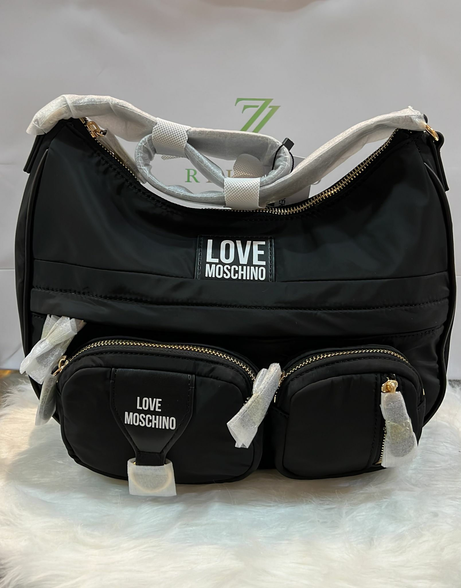 [S] LOVE MOSCHINO MULTI POCKETS NYLON HOBO BAG, NERO JC4340PP0EKE0000, 8054400322691 (SLM65)