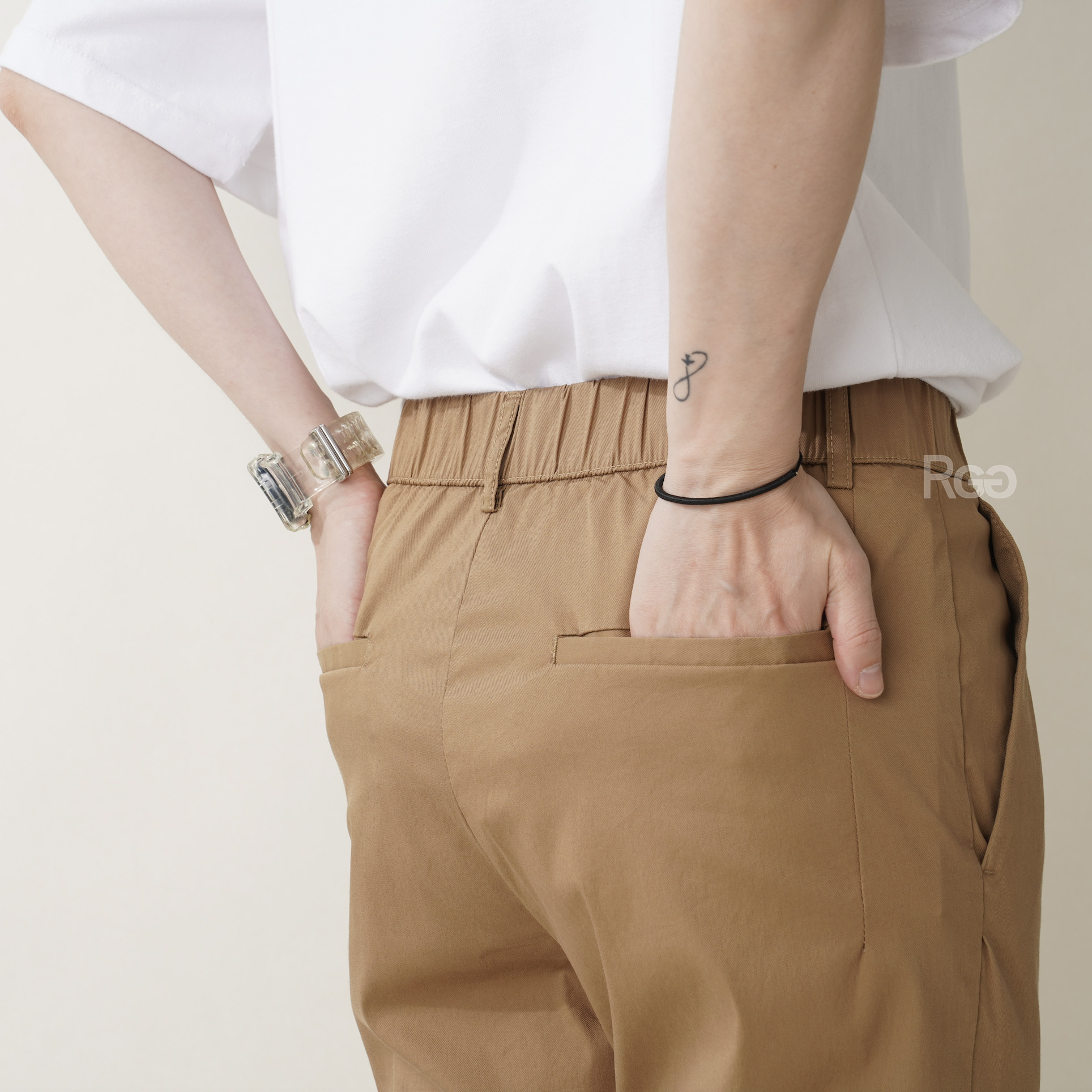 跳跳虎褲深卡其背面穿搭照