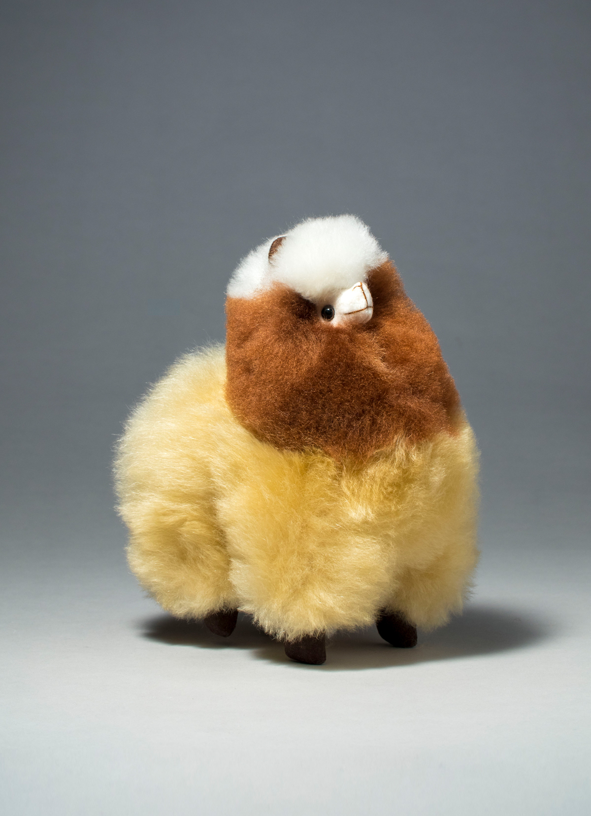 【秘魯國家館】ST.MALO 秘魯工匠手工原生羊駝毛幾何拼接藝術羊駝20CM-2244UH-歐普奶蓋