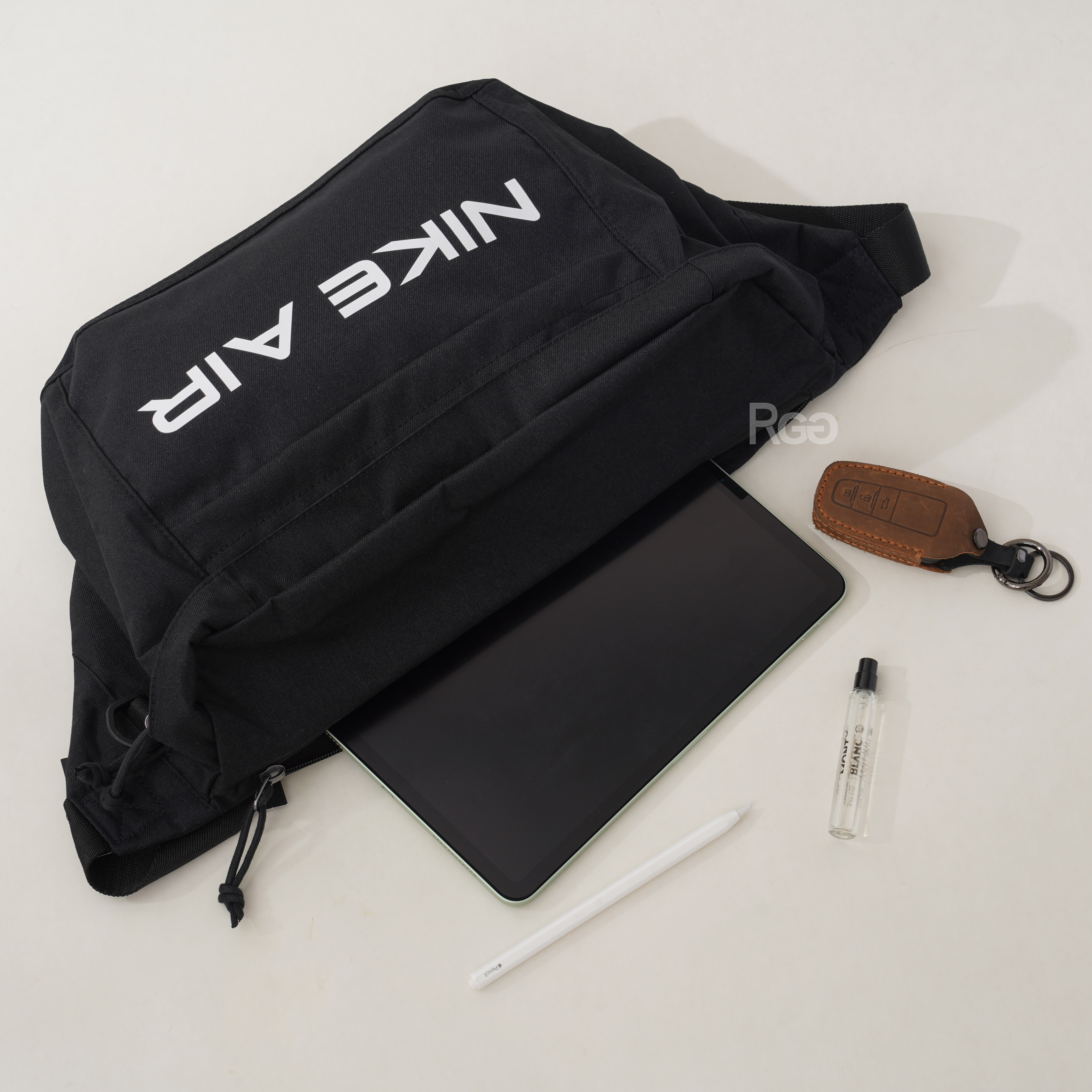 Nike Air Tech 側背包 腰包 大腰包 (DC7354-010)