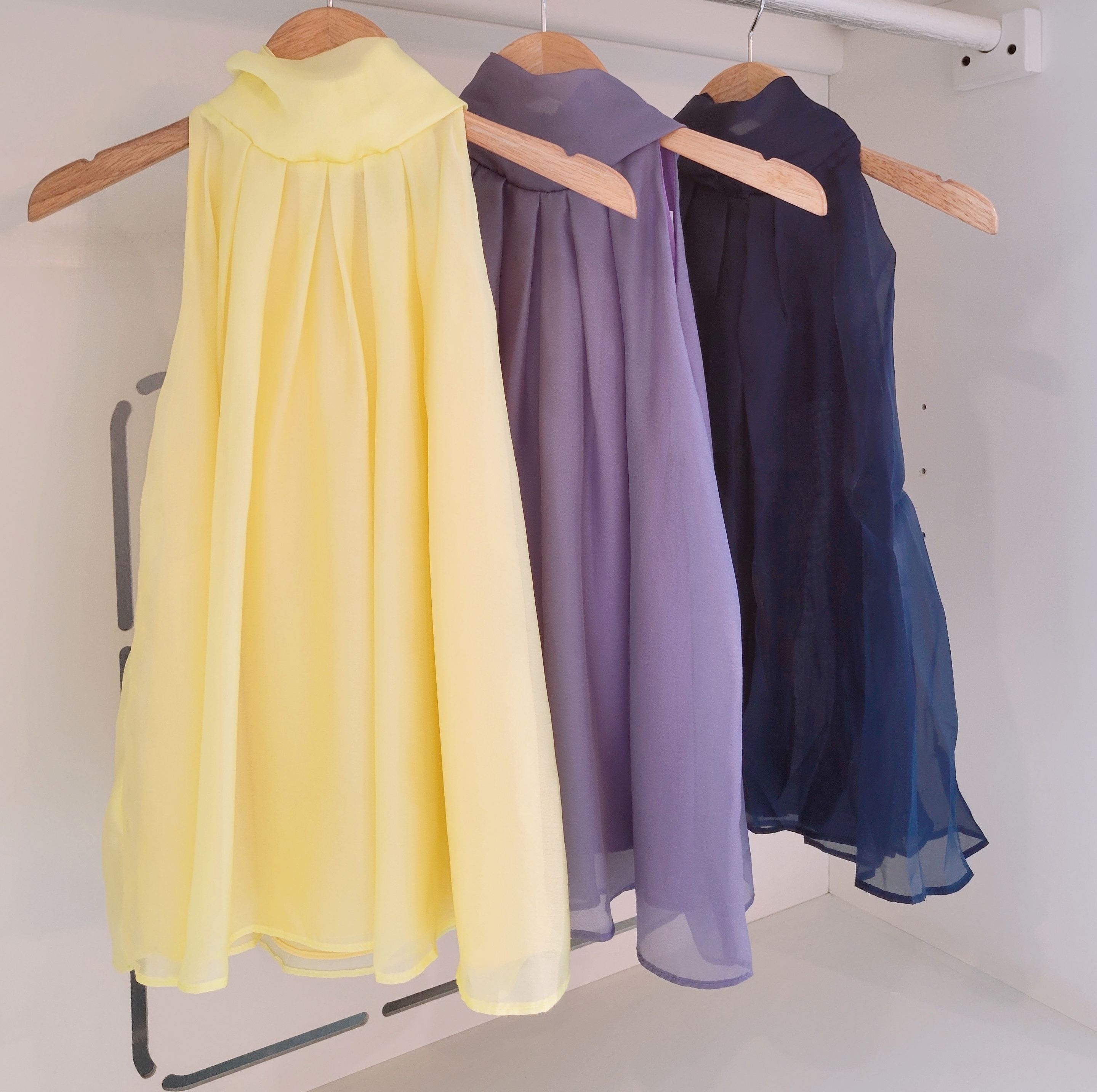 RIBBON AT NECK CUT IN CHIFFON BLOUSE