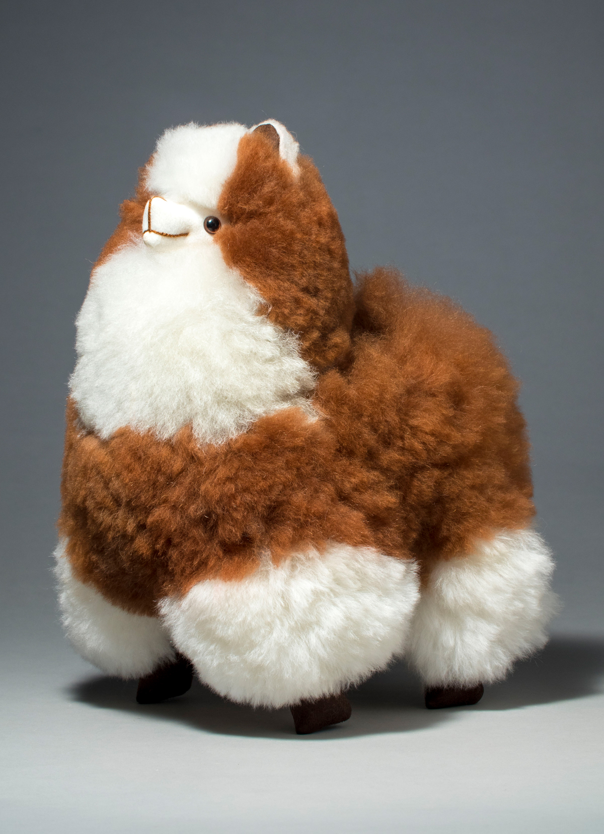 【秘魯國家館】ST.MALO 秘魯工匠手工原生羊駝毛幾何拼接藝術羊駝32CM-2246UH-瓦沙奶昔