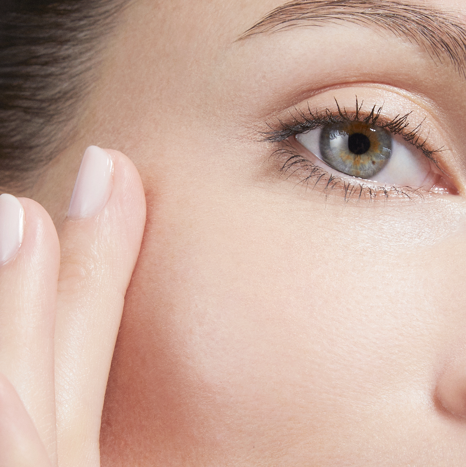 赫蓮娜推薦眼周保養3方法，教你擺脫眼周暗沉與眼周細紋