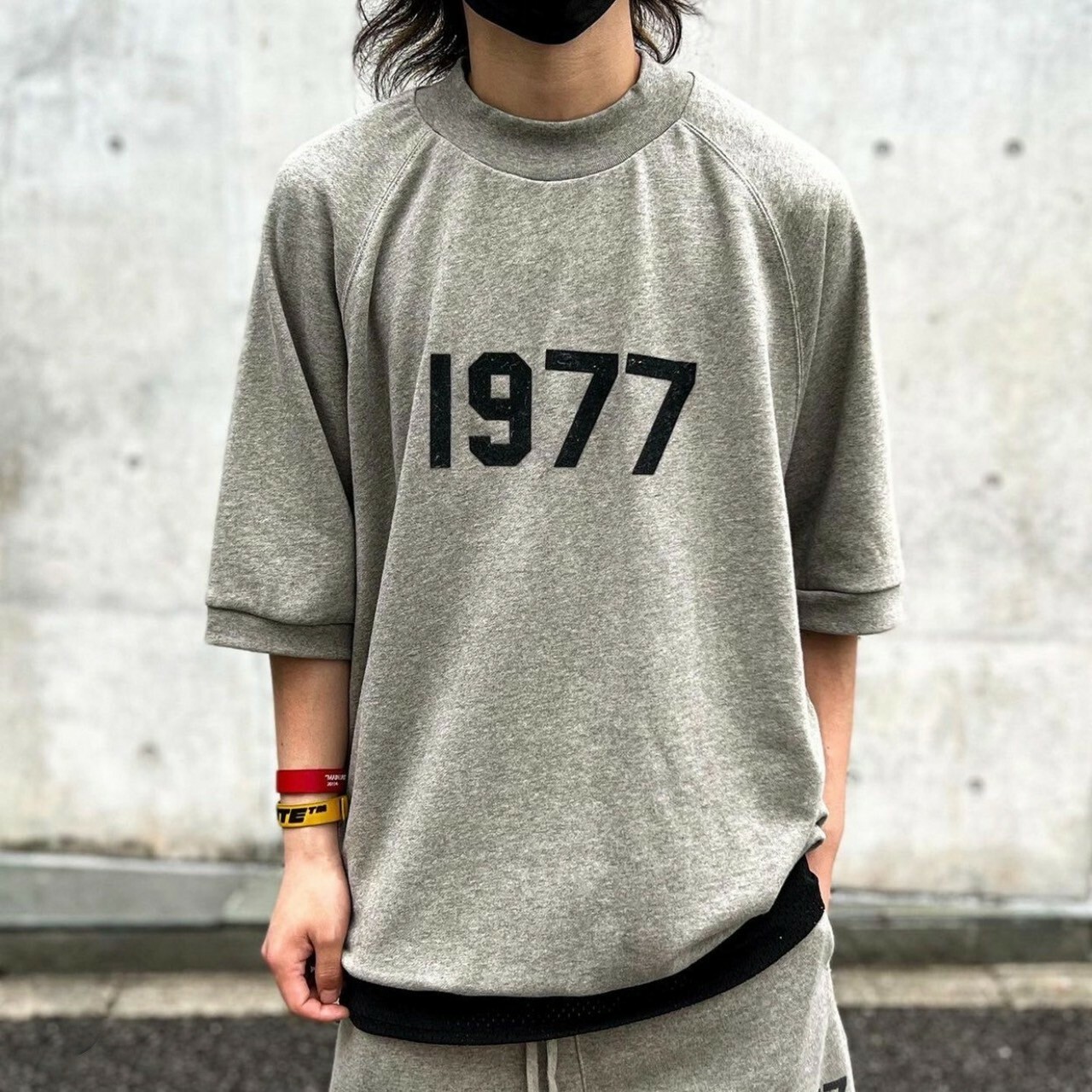 FOG ESSENTIALS 新款 國外限定 1977 字體 衛衣短袖 螺紋圓領 下擺