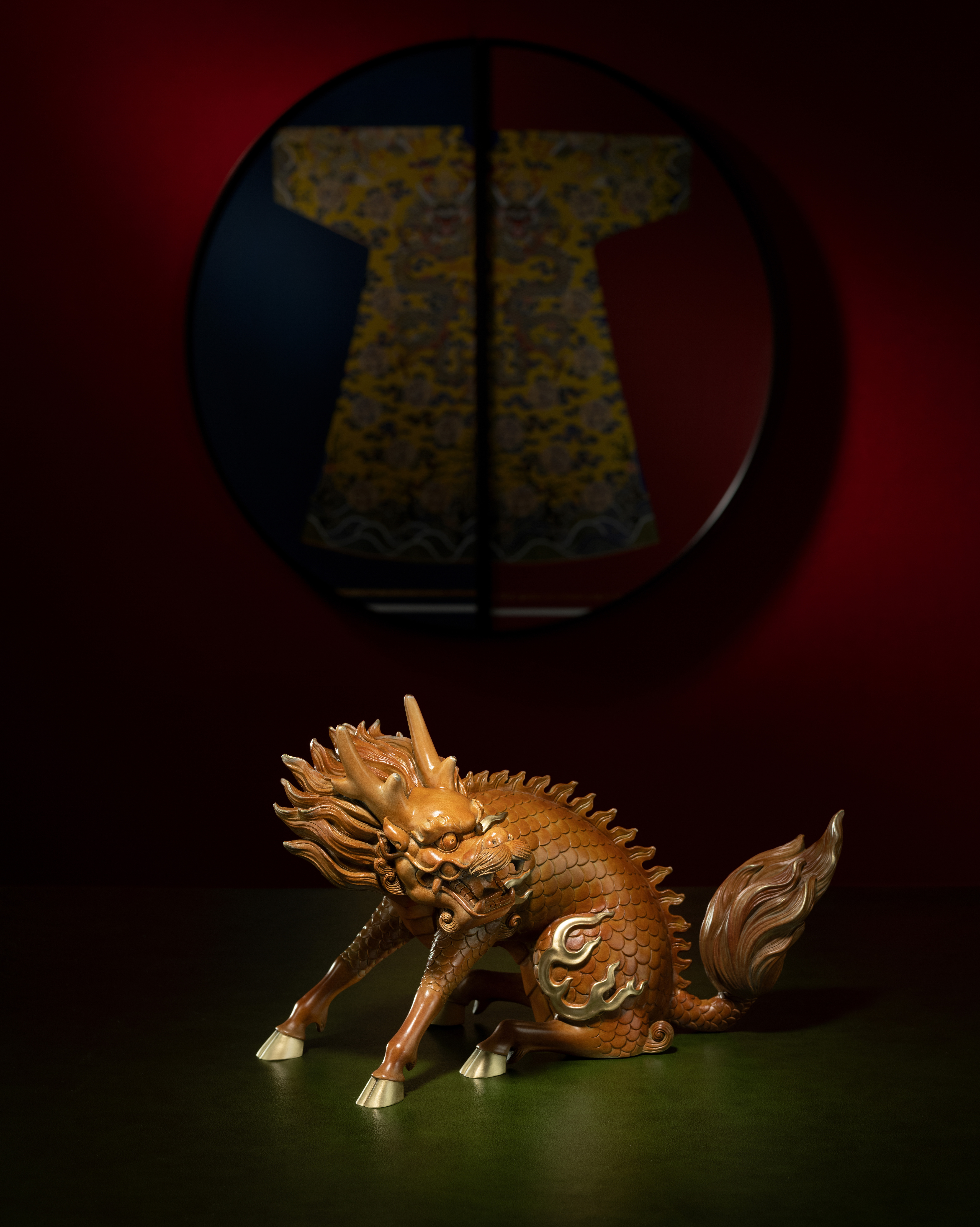 銅 細工 浮彫り祥雲瑞獣麒麟 銅皿銅盤 工芸品 美術品 置物
