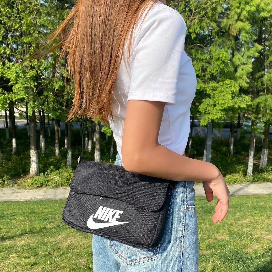 Nike Sportswear Futura 365 Crossbody Bag