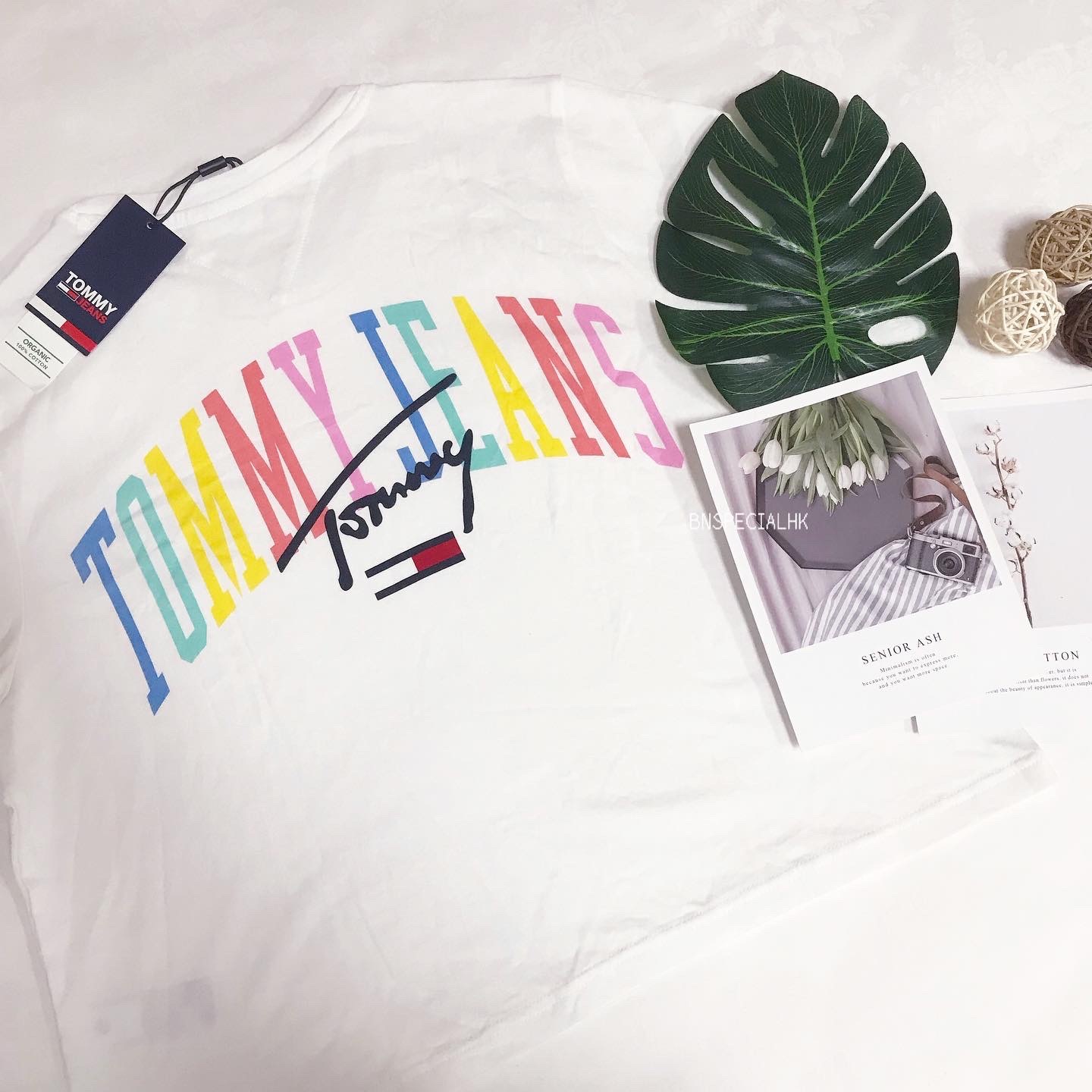 TOMMY JEANS RAINBOW BACK PRINT CROP TEE