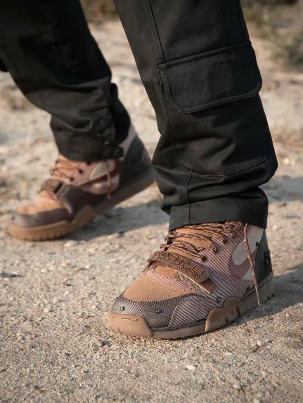 Travis Scott x Nike Air Trainer 1 卡其倒鈎DR7515-200 Travis Scott x Nike Air Trainer 1 卡其倒鈎DR7515-200
