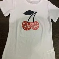 [S] KATE SPADE K6657 CHERRIES TEE, FRESH WHITE, 196021018091 (SKS131)