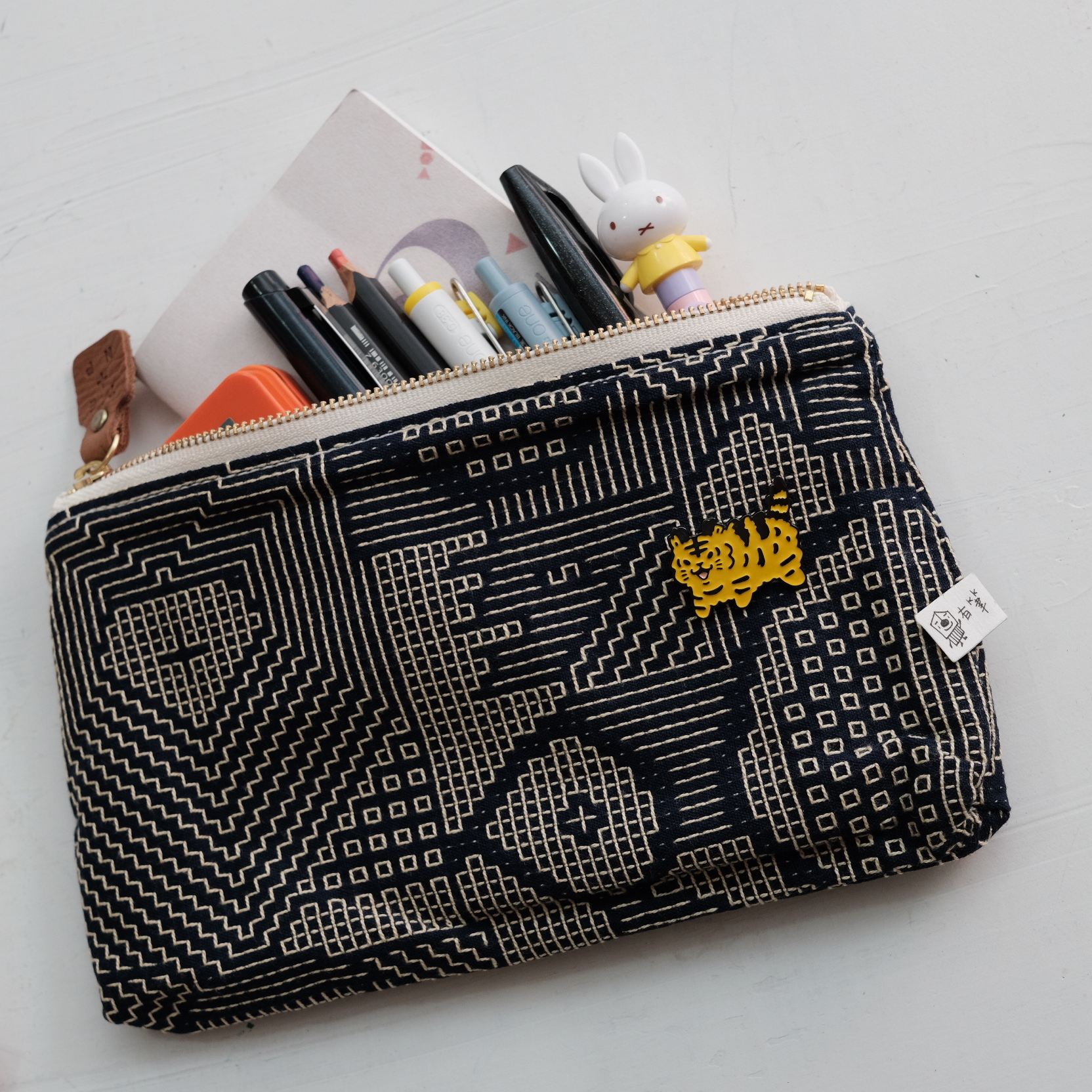 White Jimi - Cat fried fur metal badge