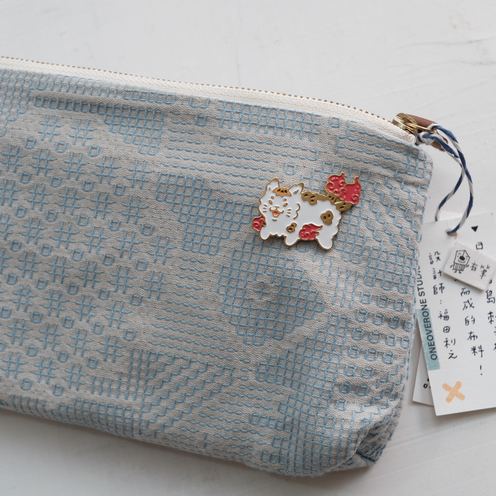 White Jimi - Cat fried fur metal badge