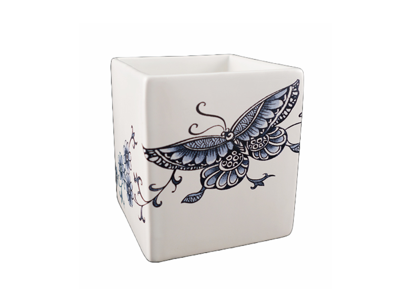 T18-青花蝴蝶筆筒