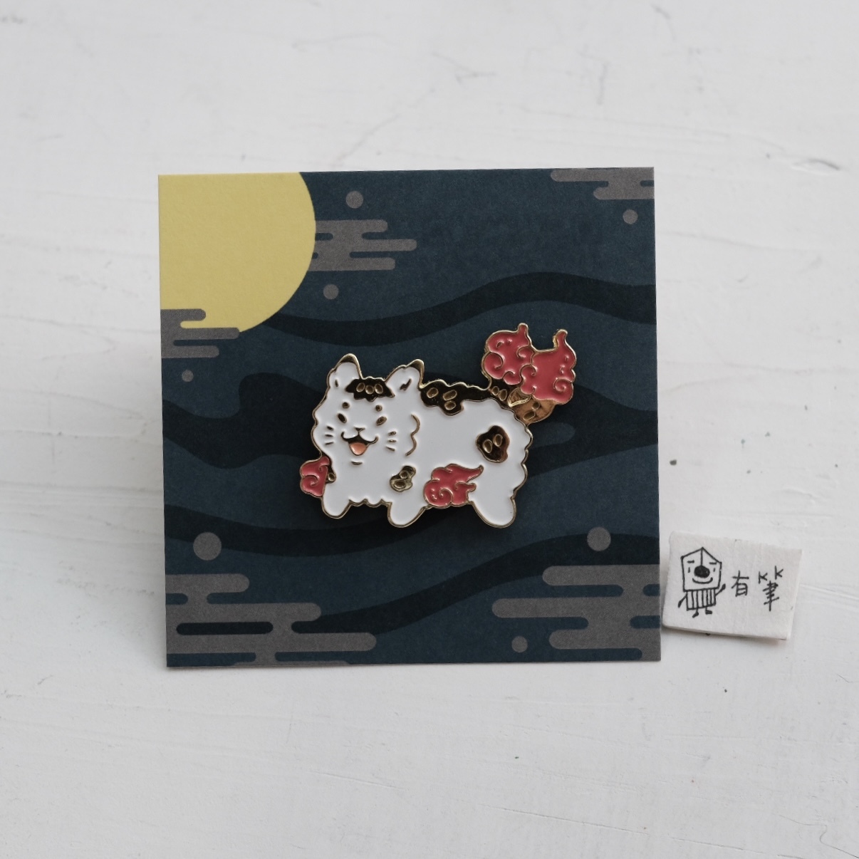 White Jimi - Cat fried fur metal badge