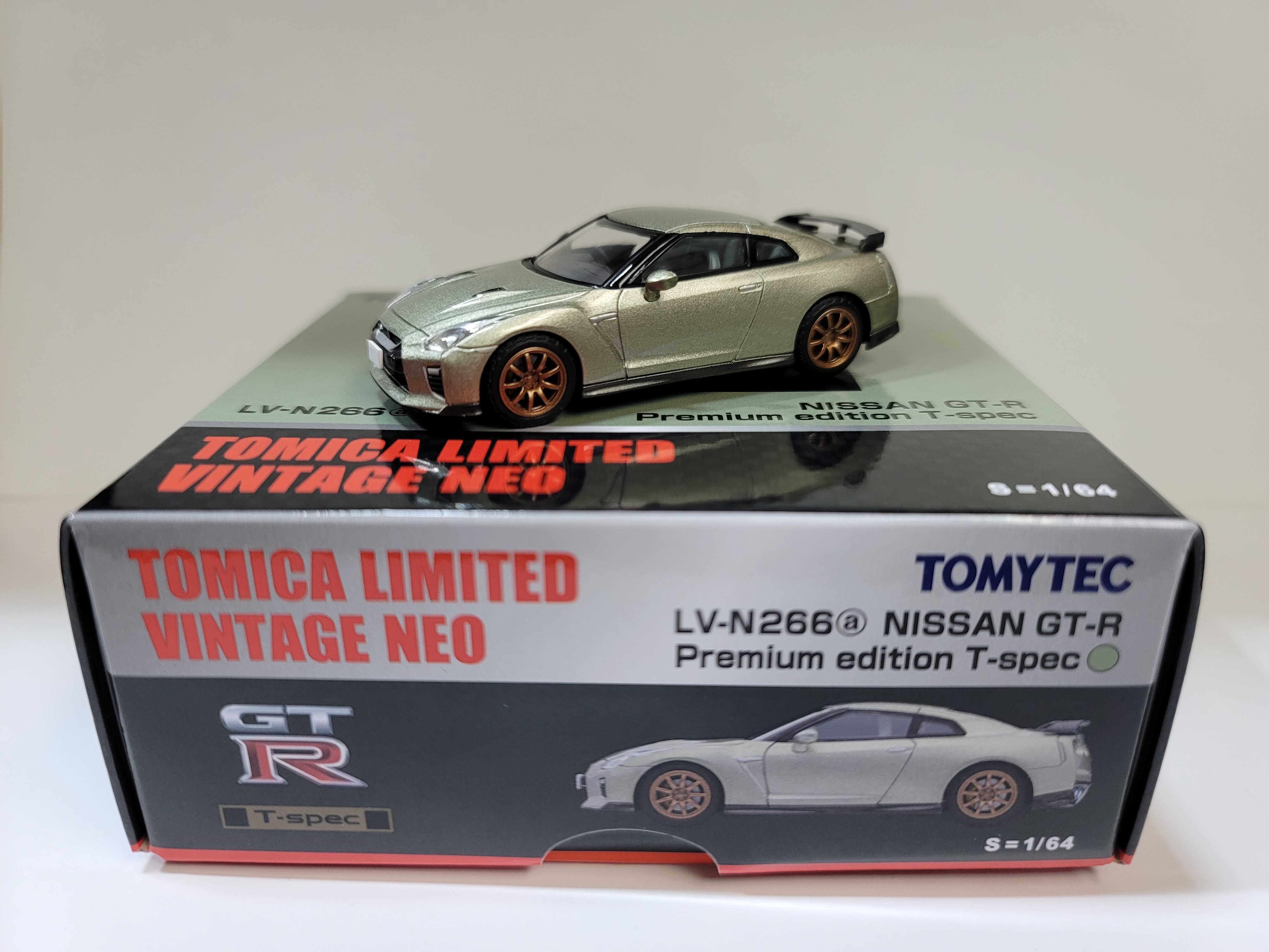 Tomytec Tomica Limited Vintage NEO 1/64 LV-N266a Nissan