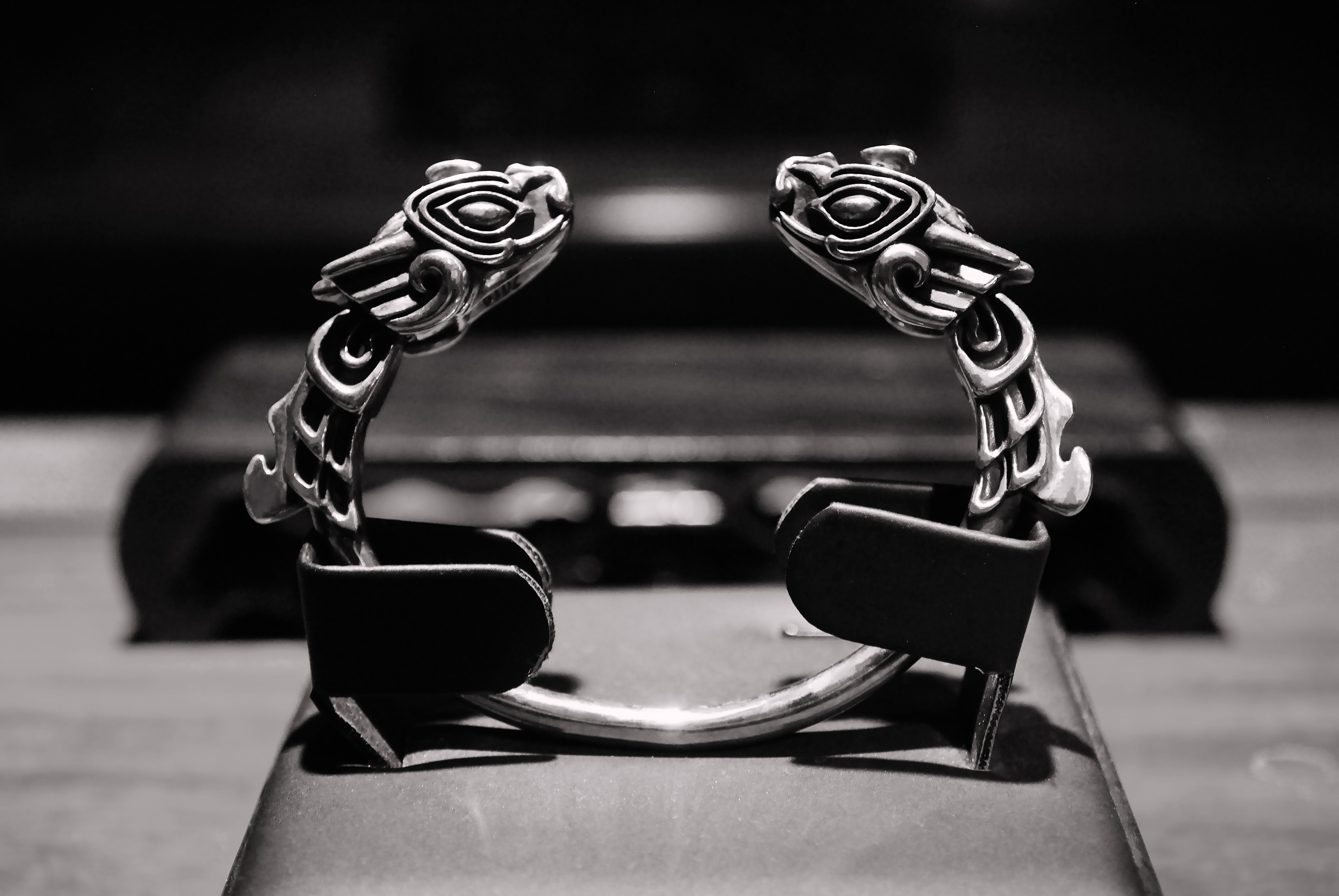 青銅甲鳴蛇手鐲