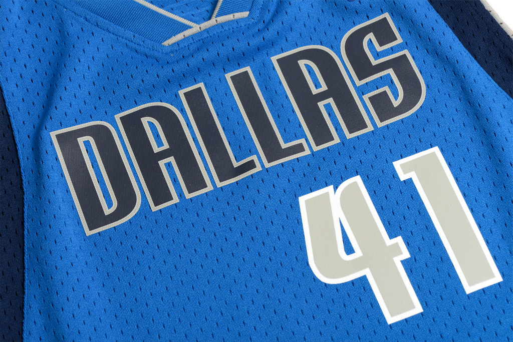 Mitchell & Ness 達拉斯獨行俠隊 Dirk Nowitzki 2010-2011 復刻 Swingman 球衣