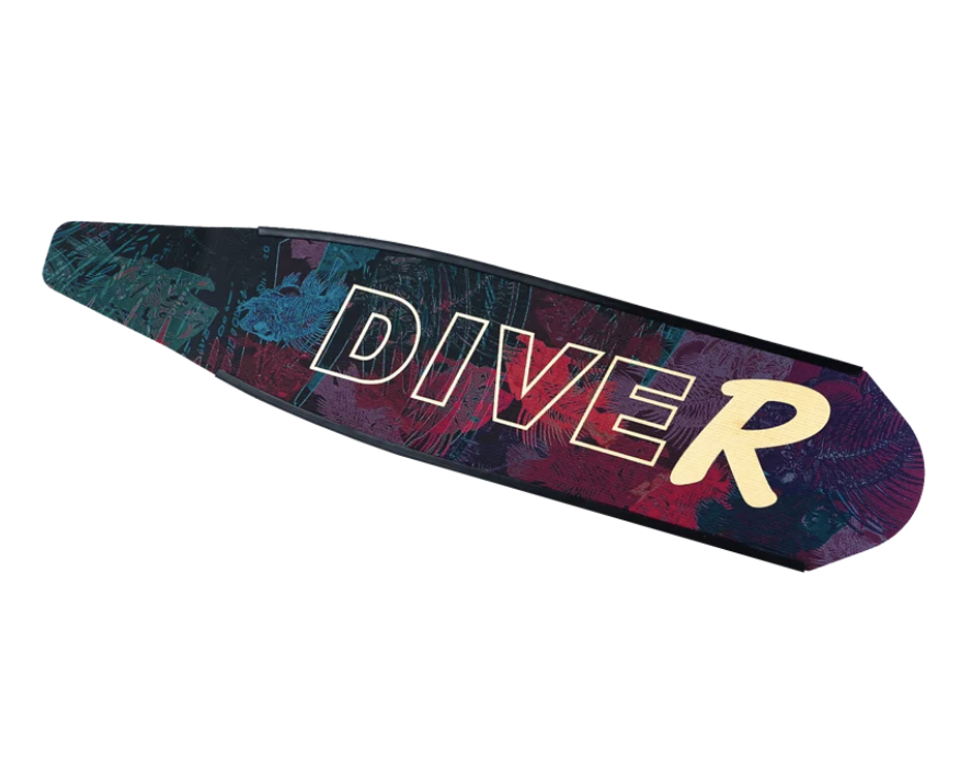 ▲DiveR 全碳纖維長蛙板-粉骨風暴