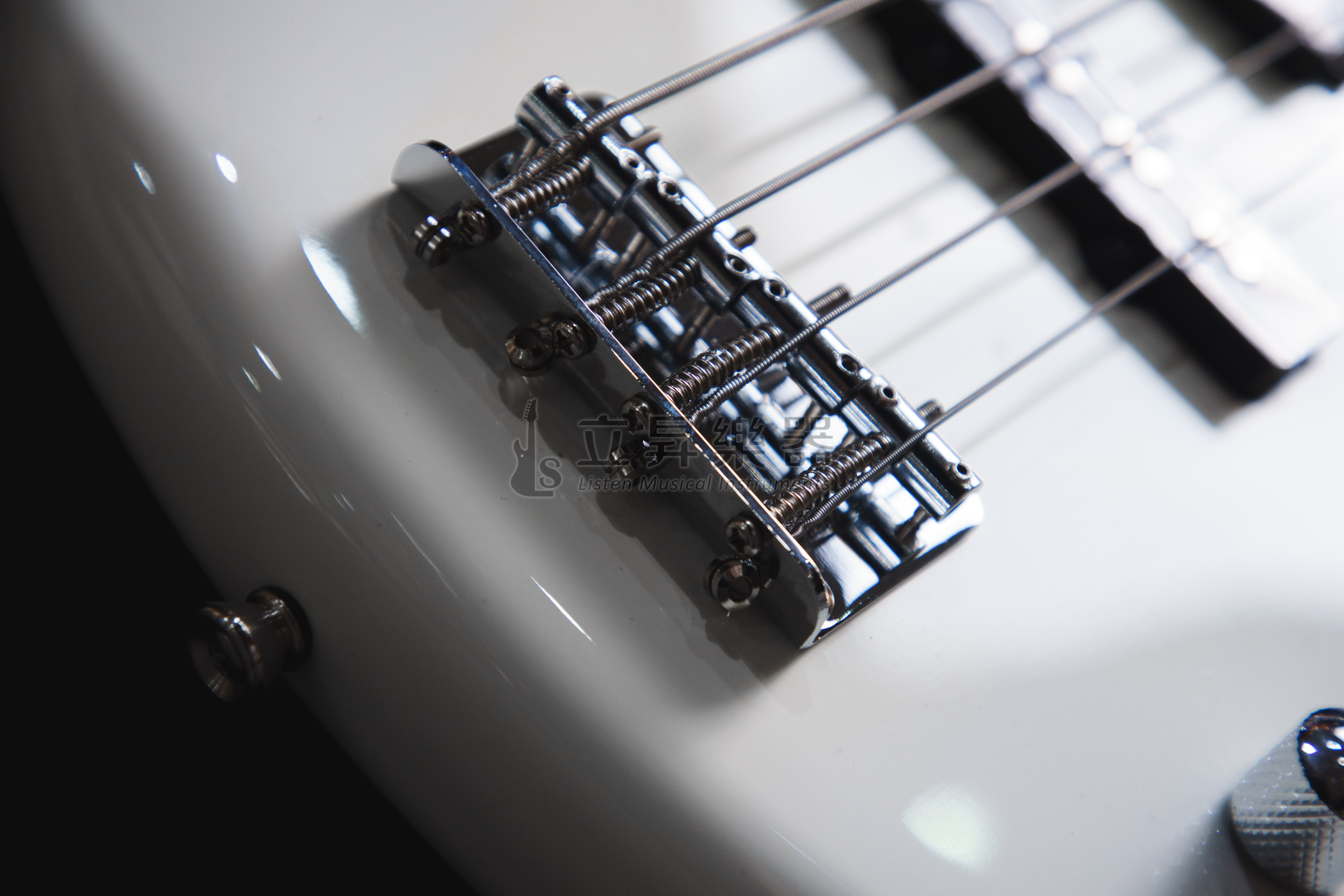 Bensons BSR-250 BASS 黑白雙色 入門貝斯 附琴袋 第 4 張圖片｜三峽吉他 / Bass