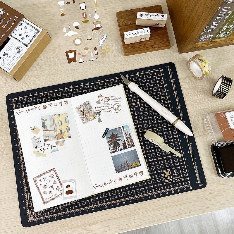 米灰 x 墨黑 A4 環保無毒書型摺疊切割墊｜IMAT