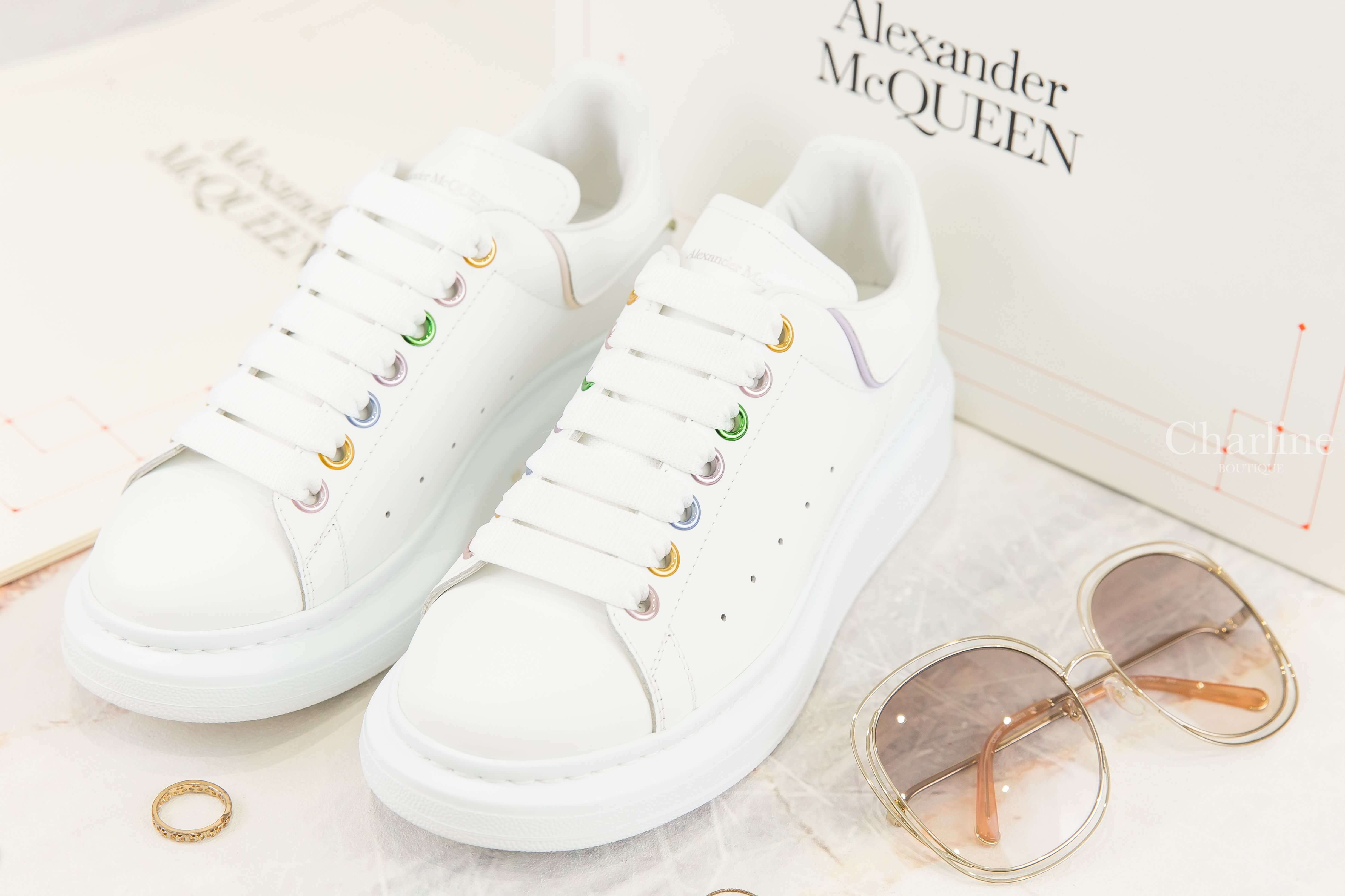 Alexander Mcqueen Women's Oversized Sneaker In White 白色珠光彩虹孔小牛皮運動鞋-Charline Boutique 精品代購