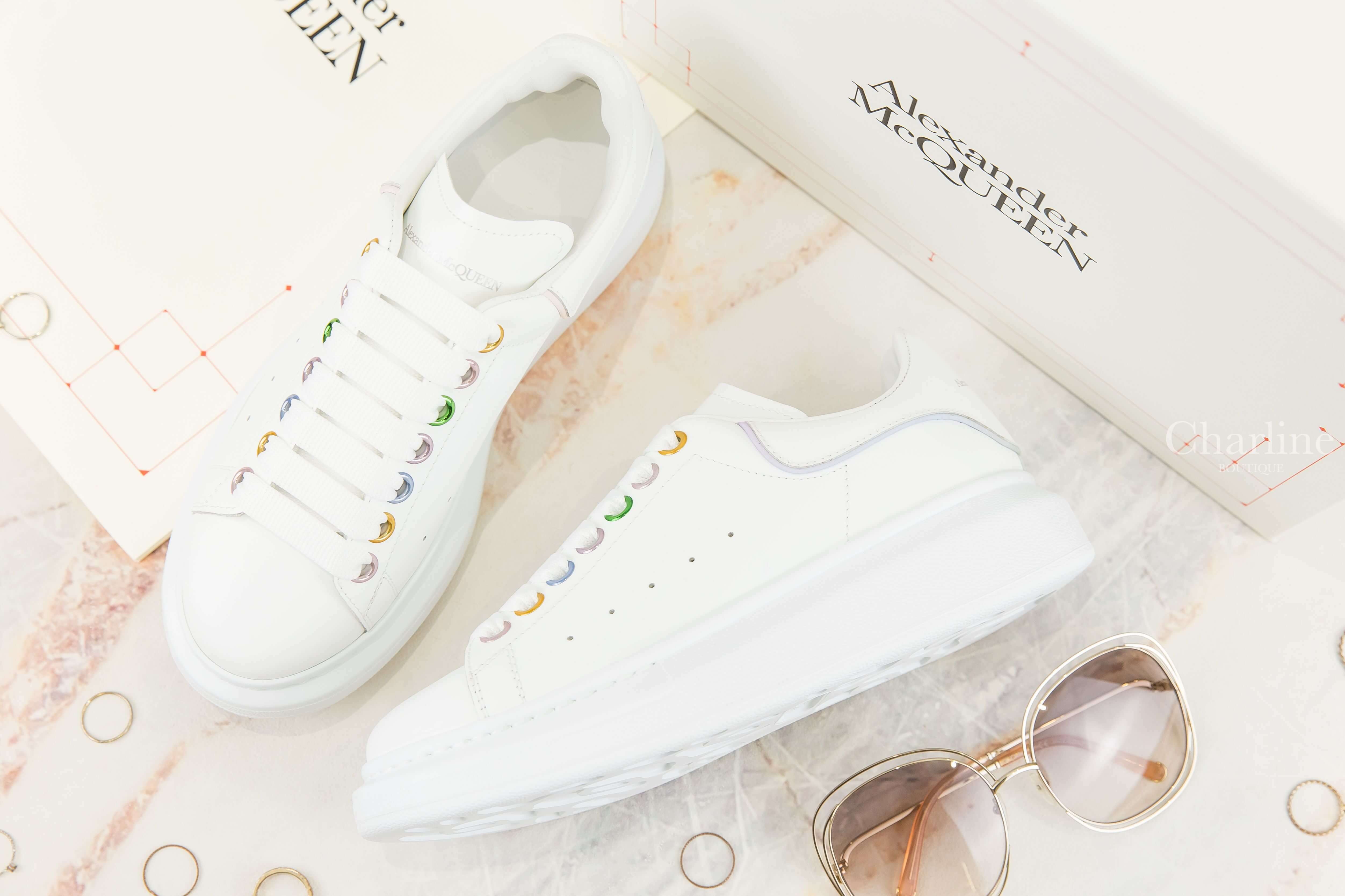 Alexander Mcqueen Women's Oversized Sneaker In White 白色珠光彩虹孔小牛皮運動鞋-Charline Boutique 精品代購