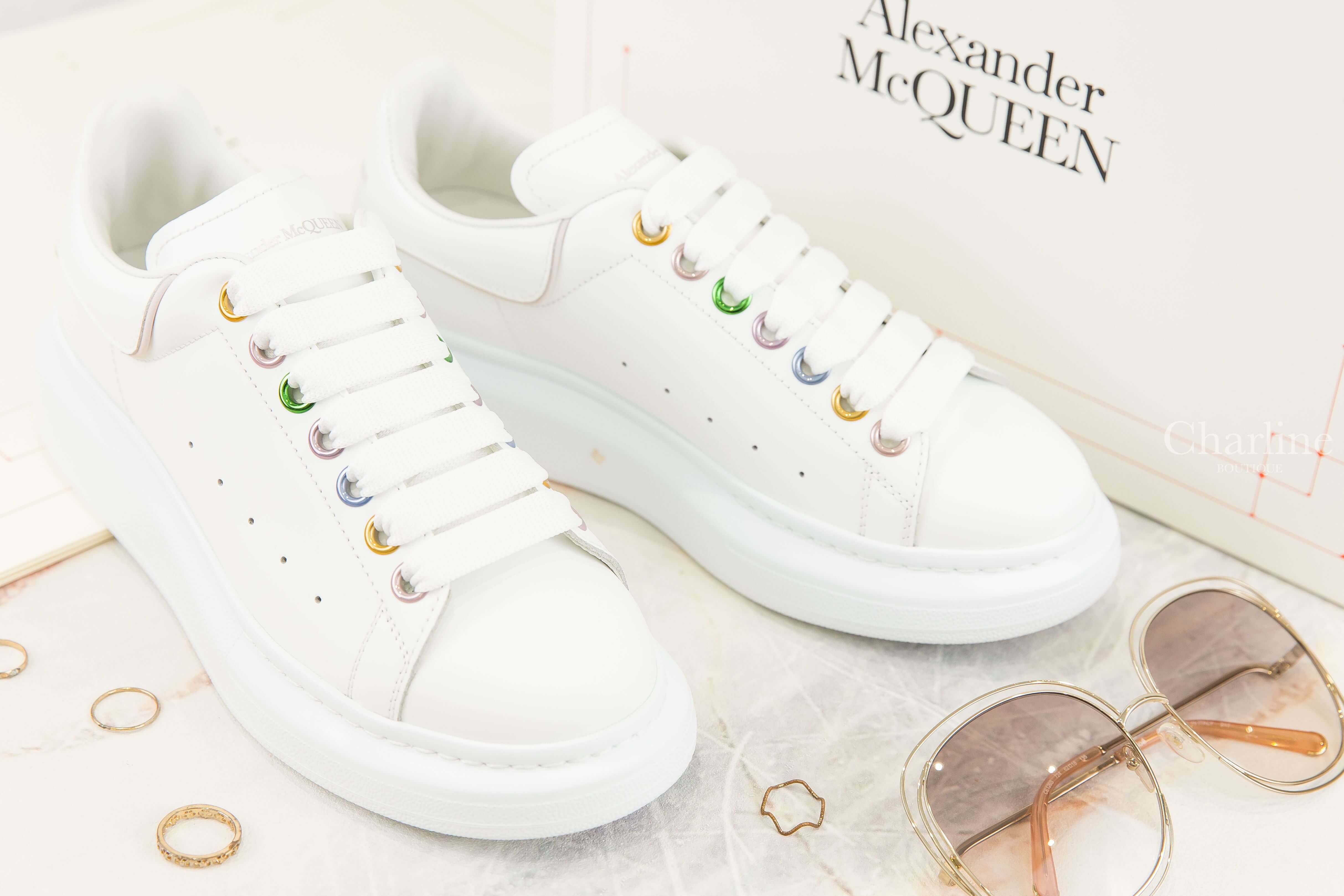 Alexander Mcqueen Women's Oversized Sneaker In White 白色珠光彩虹孔小牛皮運動鞋