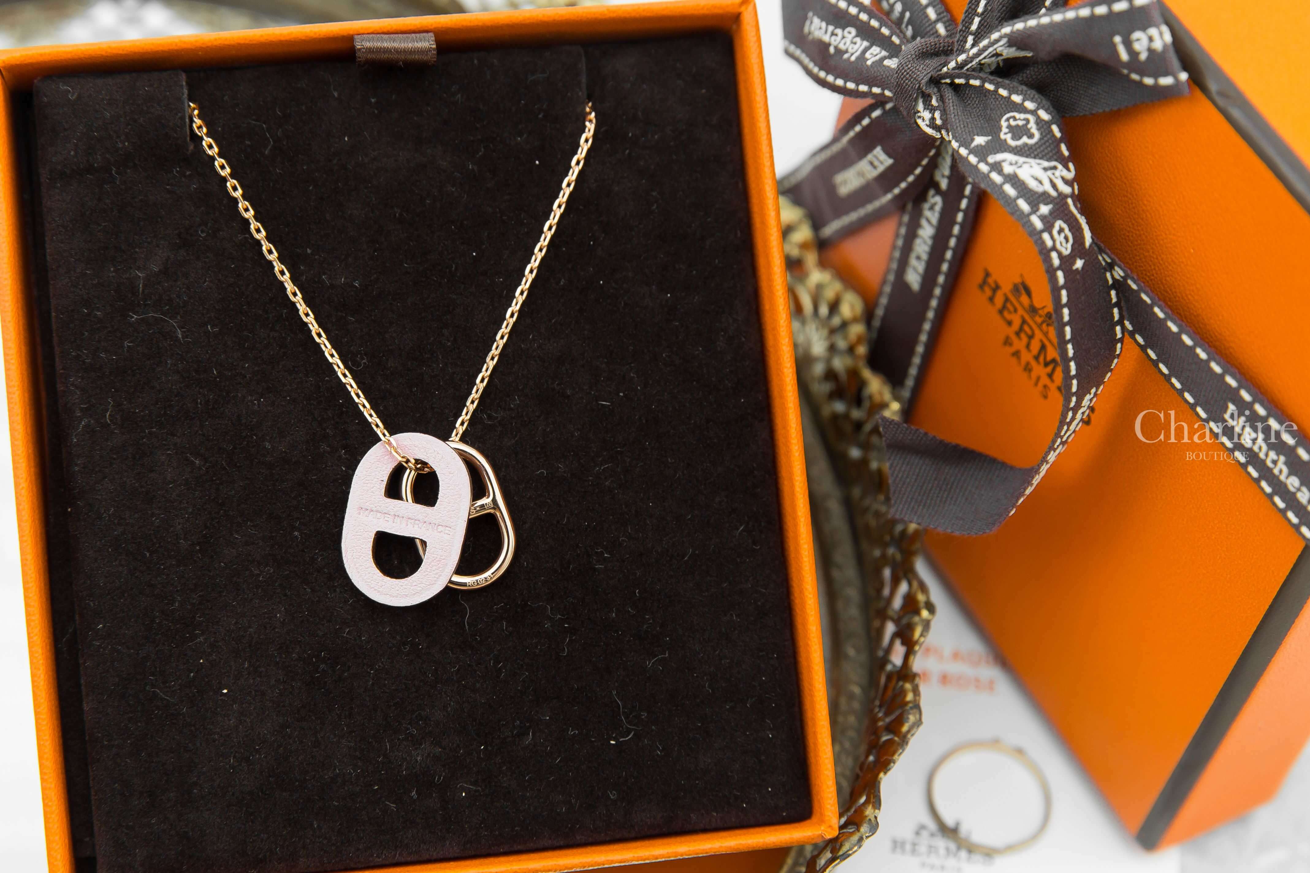Hermès O'Maillon Pendant 櫻花粉牛皮玫瑰金色θ項鍊-Charline Boutique 精品代購