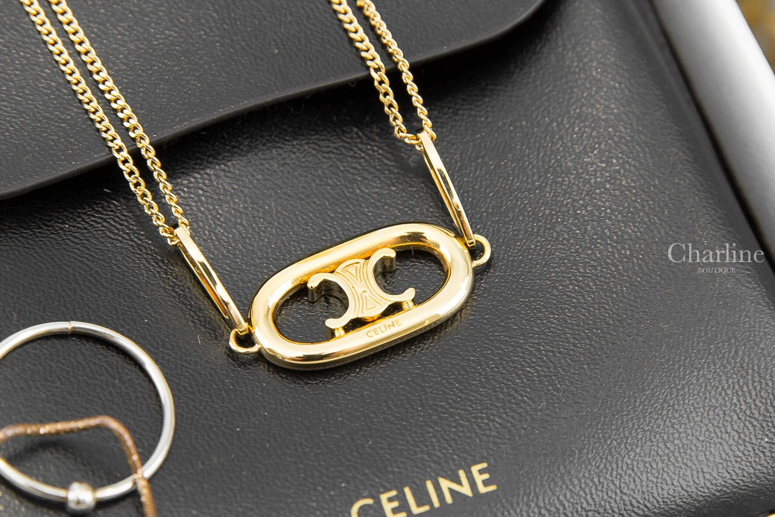 Celine Maillon Triomphe Necklace In Gold Brass 金色橢圓簍空凱旋門項鍊