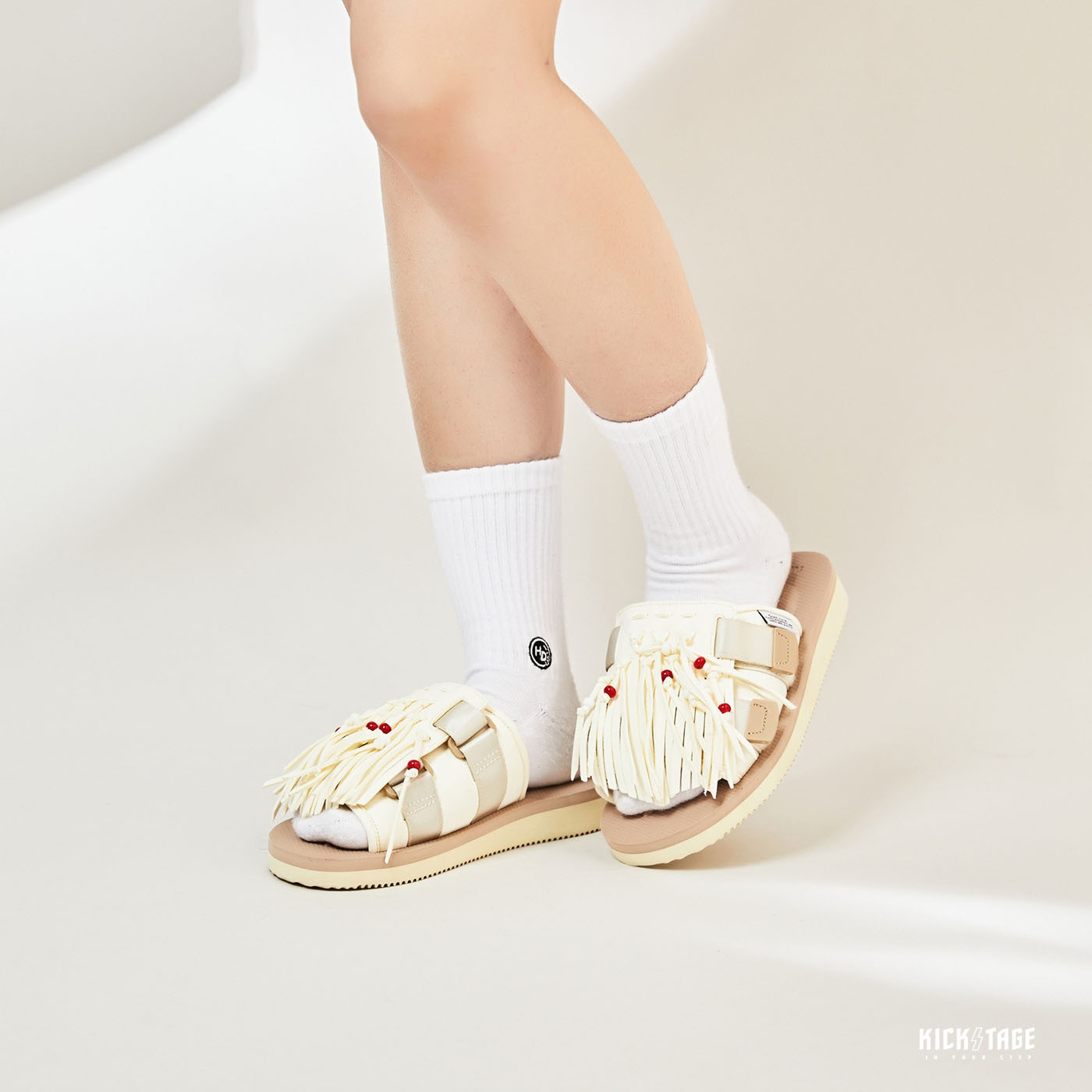 [出清商品售出無退換] SUICOKE HOTO-Cab OG-247CAB 白色 串珠流蘇 可拆 抗菌內裡 魔鬼氈 拖鞋【SK22247CABWH】