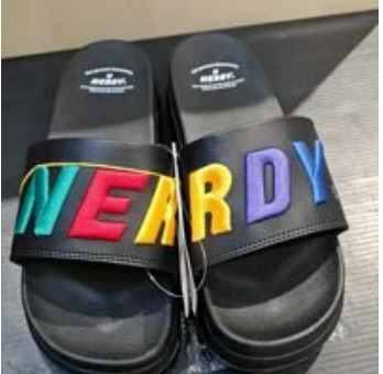 [S] NERDY RAINBOW SLIDE SLIPPERS,BLACK, PNES22AE180103 (SN12)